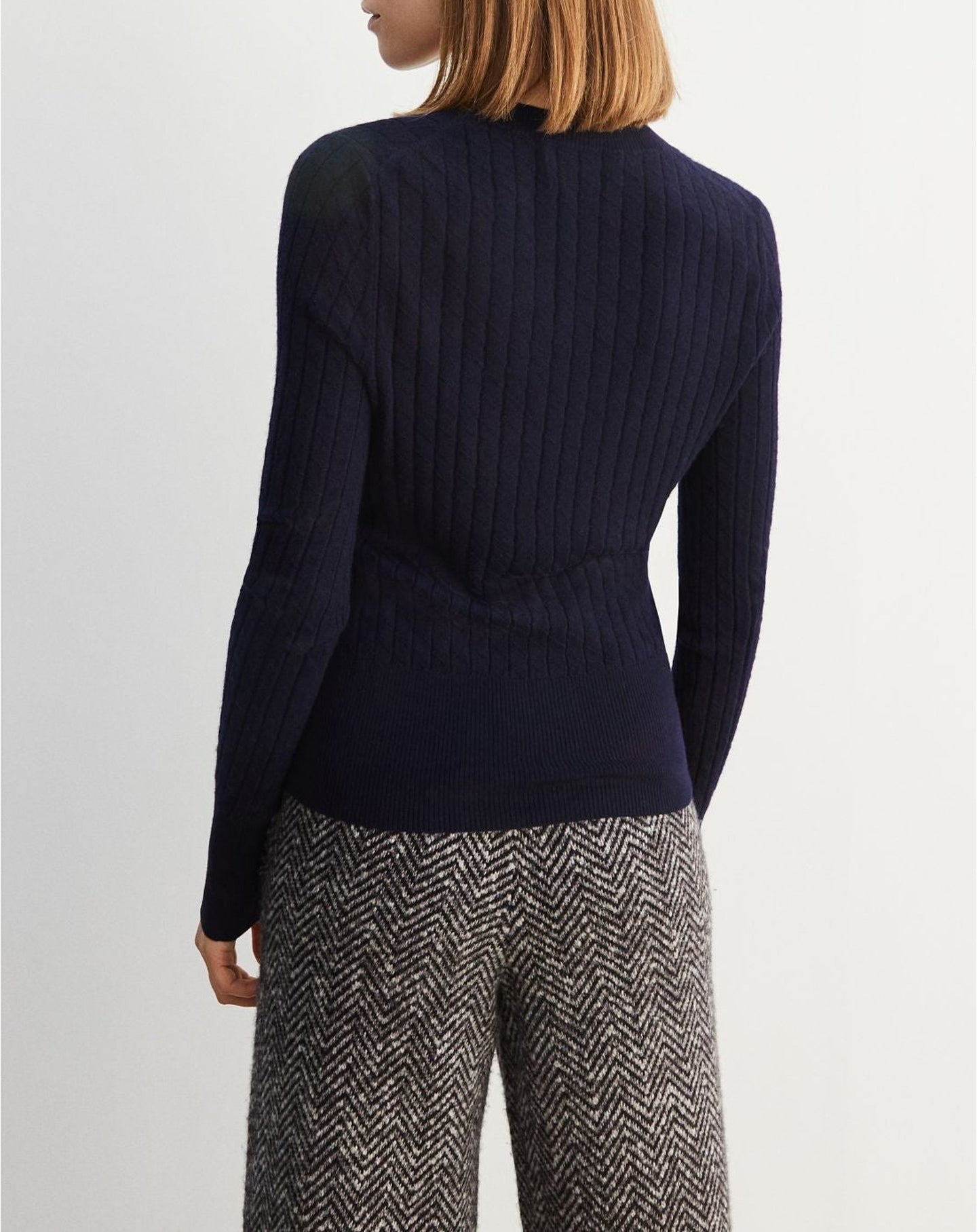 V-neck jumper with fine cashmere twists - Navy