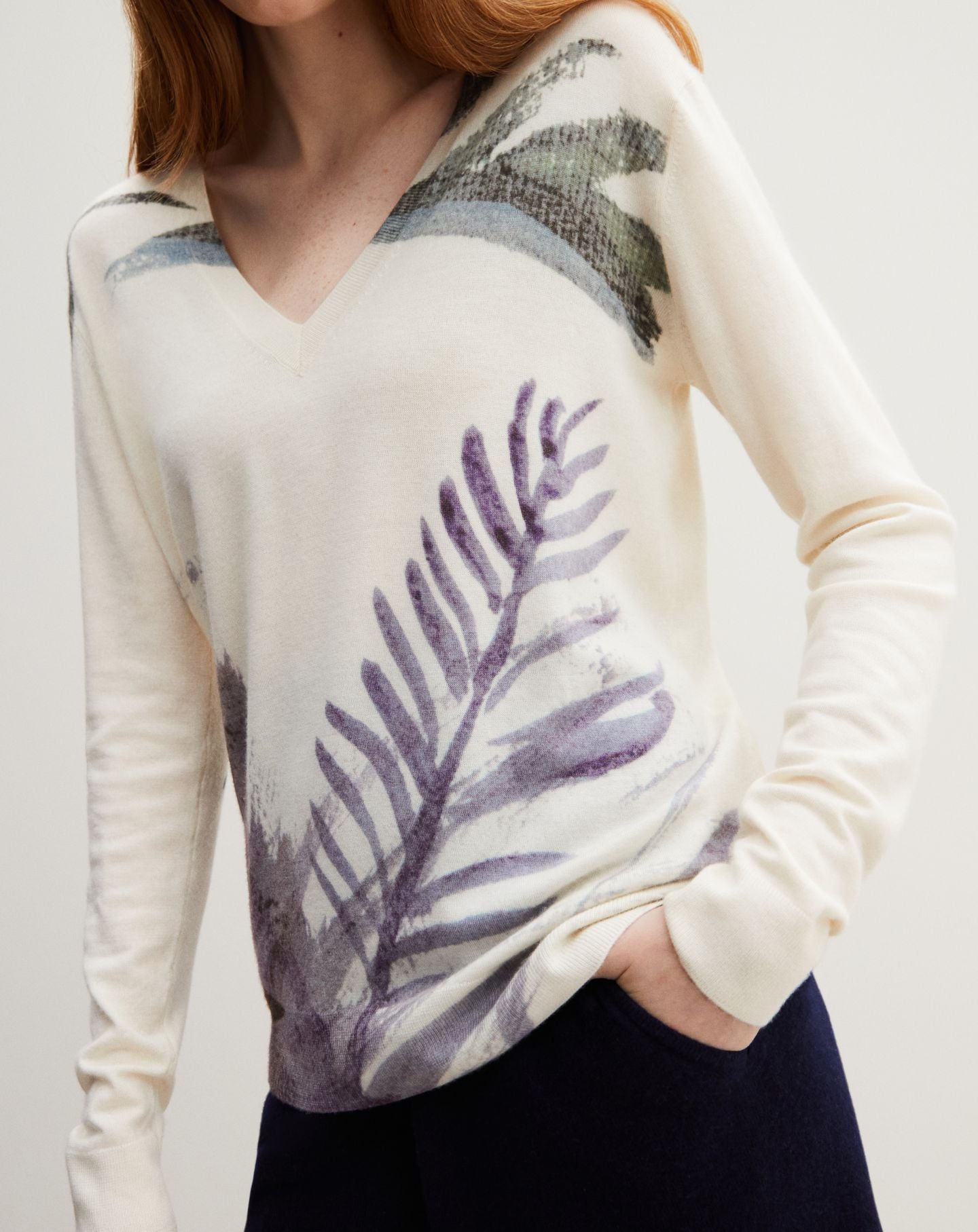 Cashmere flower print V-neck jumper - Natural
