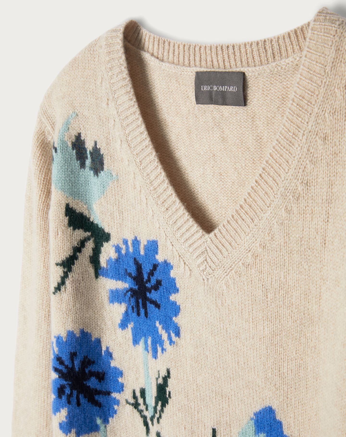 Intarsia wild thistle cashmere loose V-neck jumper - Oats