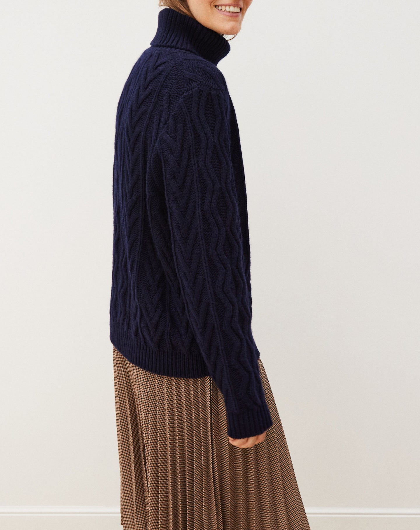 Geometric loose cashmere turtleneck jumper - Navy