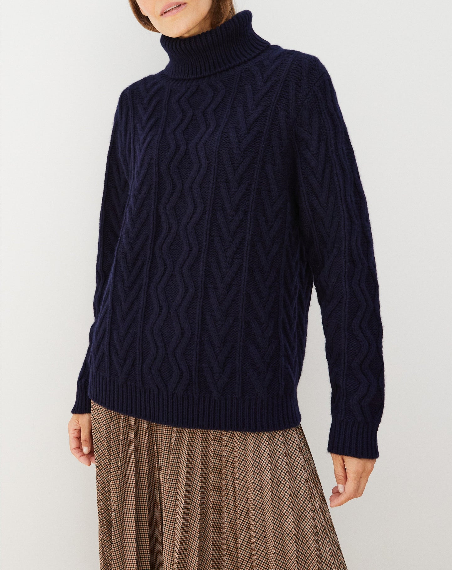 Geometric loose cashmere turtleneck jumper - Navy