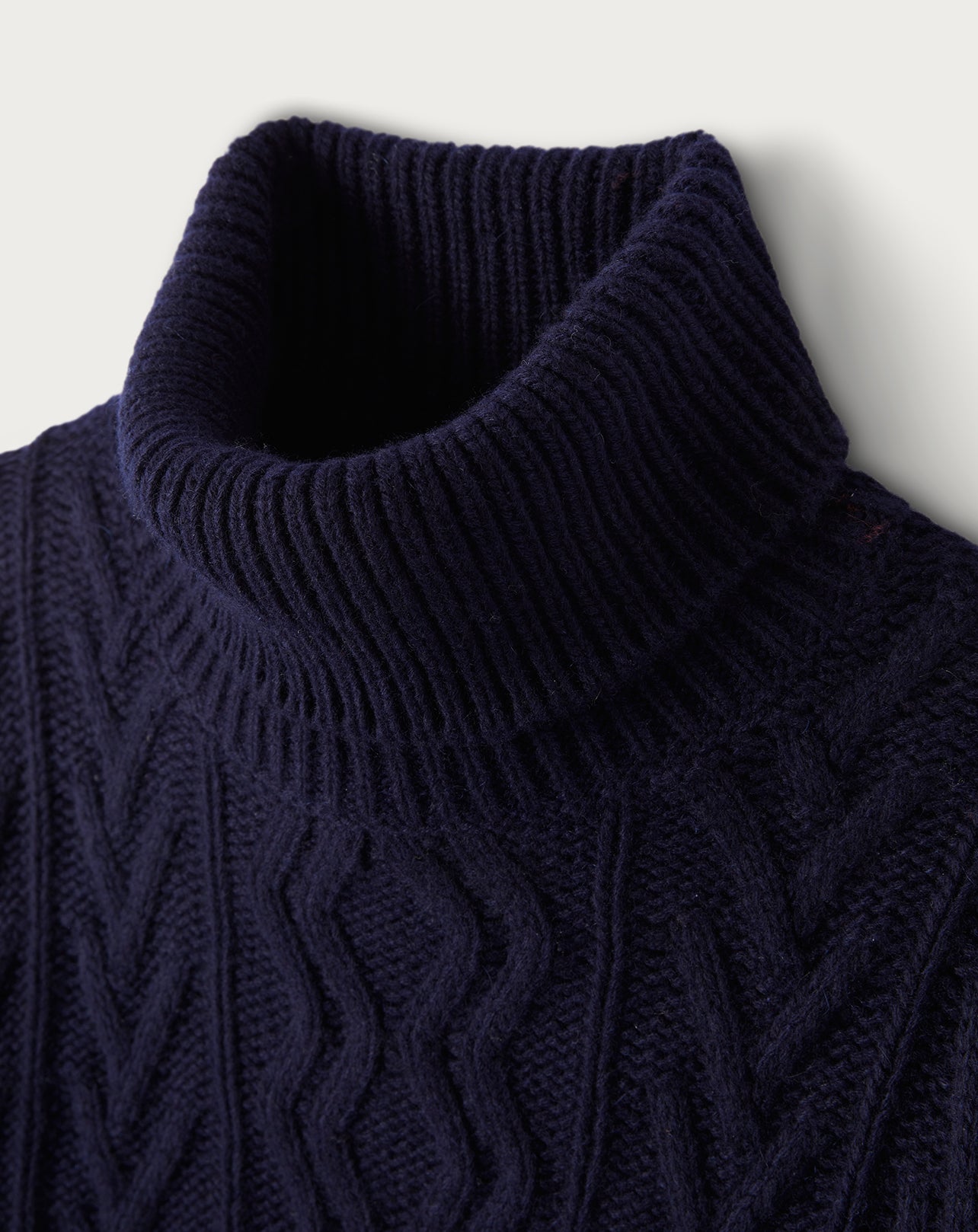 Geometric loose cashmere turtleneck jumper - Navy
