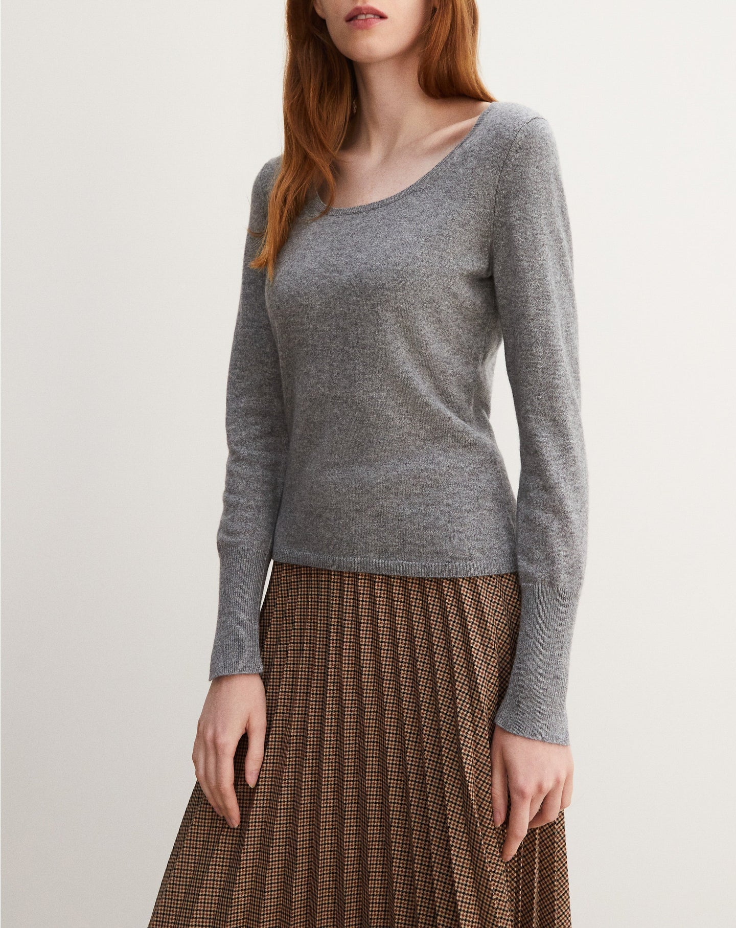 Pull ras de cou à decolleté danseuse en cachemire - Flanelle