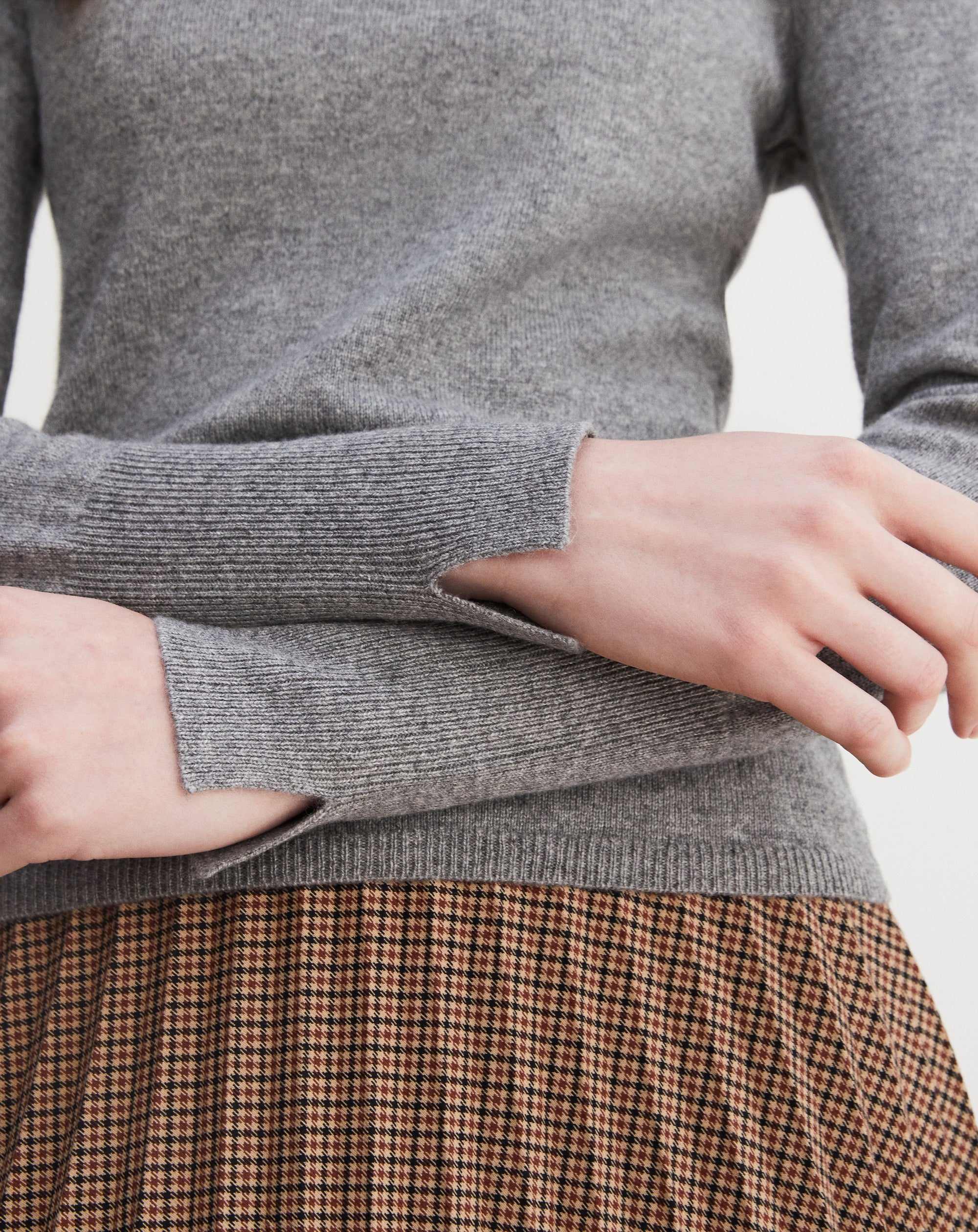 Pull ras de cou à decolleté danseuse en cachemire - Flanelle