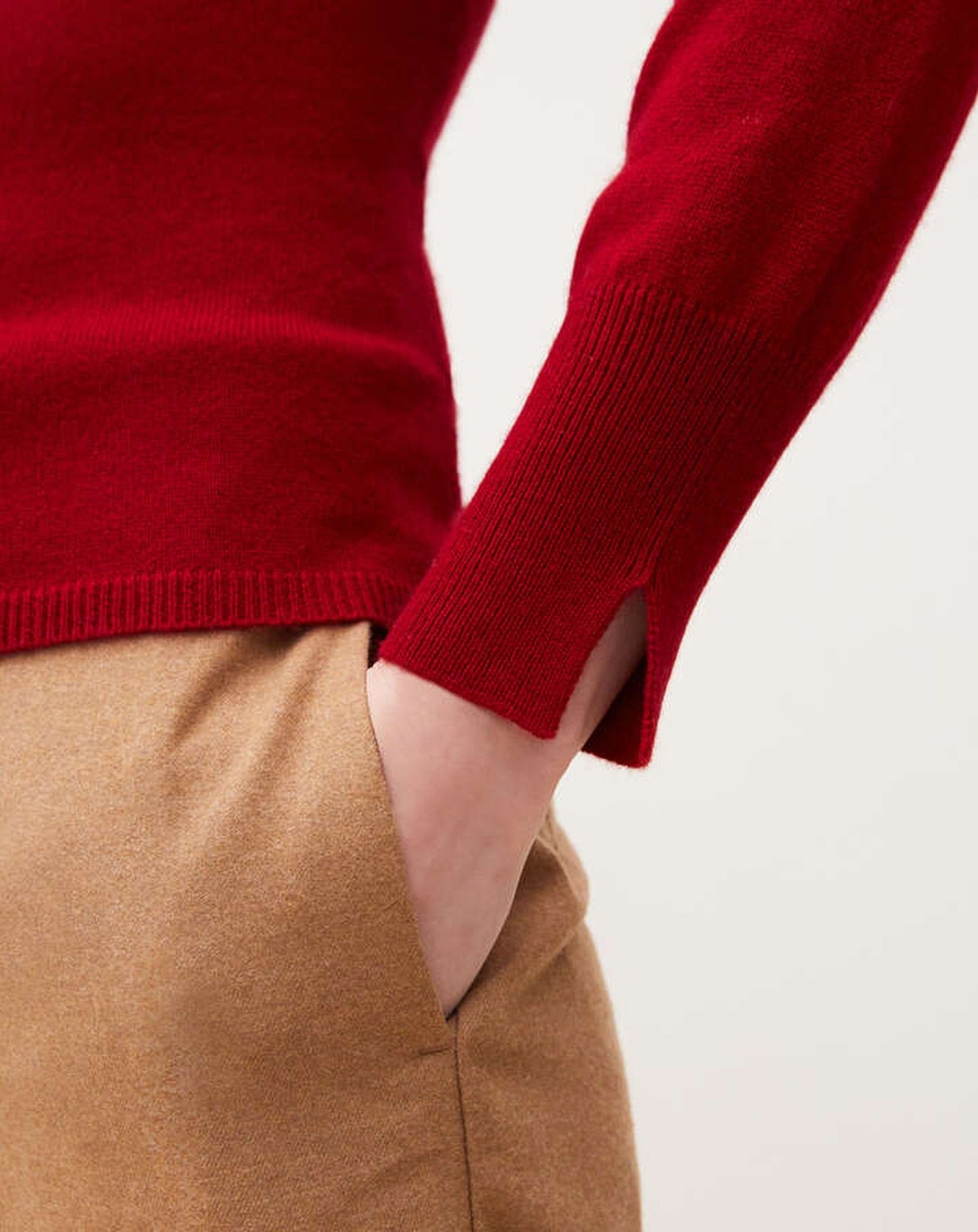 Pull col rond décolleté danseuse  en cachemire -  Rouge Guarana