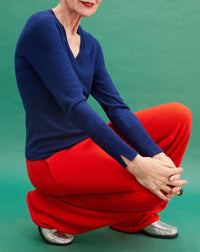Slim-fit V-neck cashmere and silk slit jumper - Royal