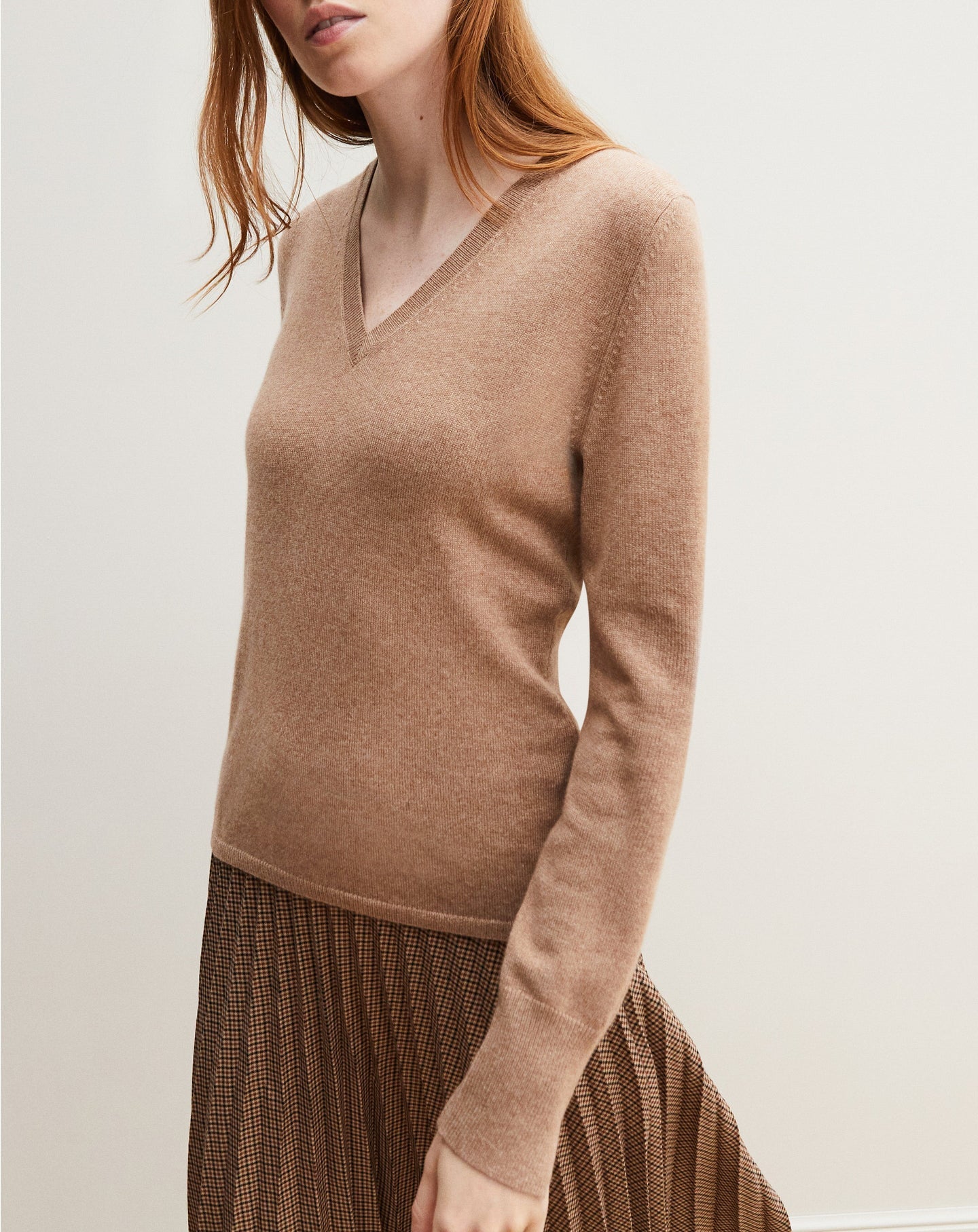Slim-fit V-neck cashmere and silk slit jumper - Camel