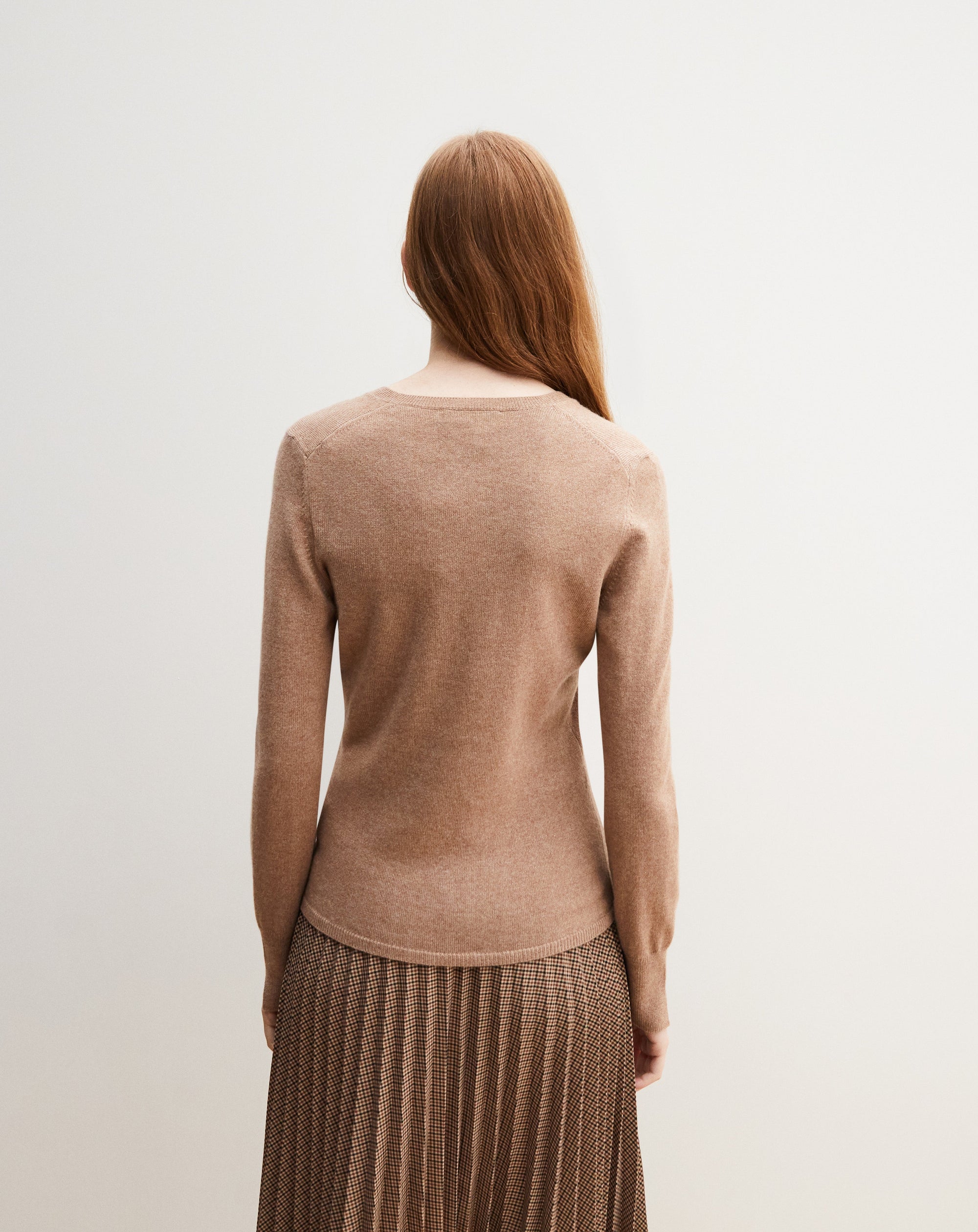 Slim-fit V-neck cashmere and silk slit jumper - Camel