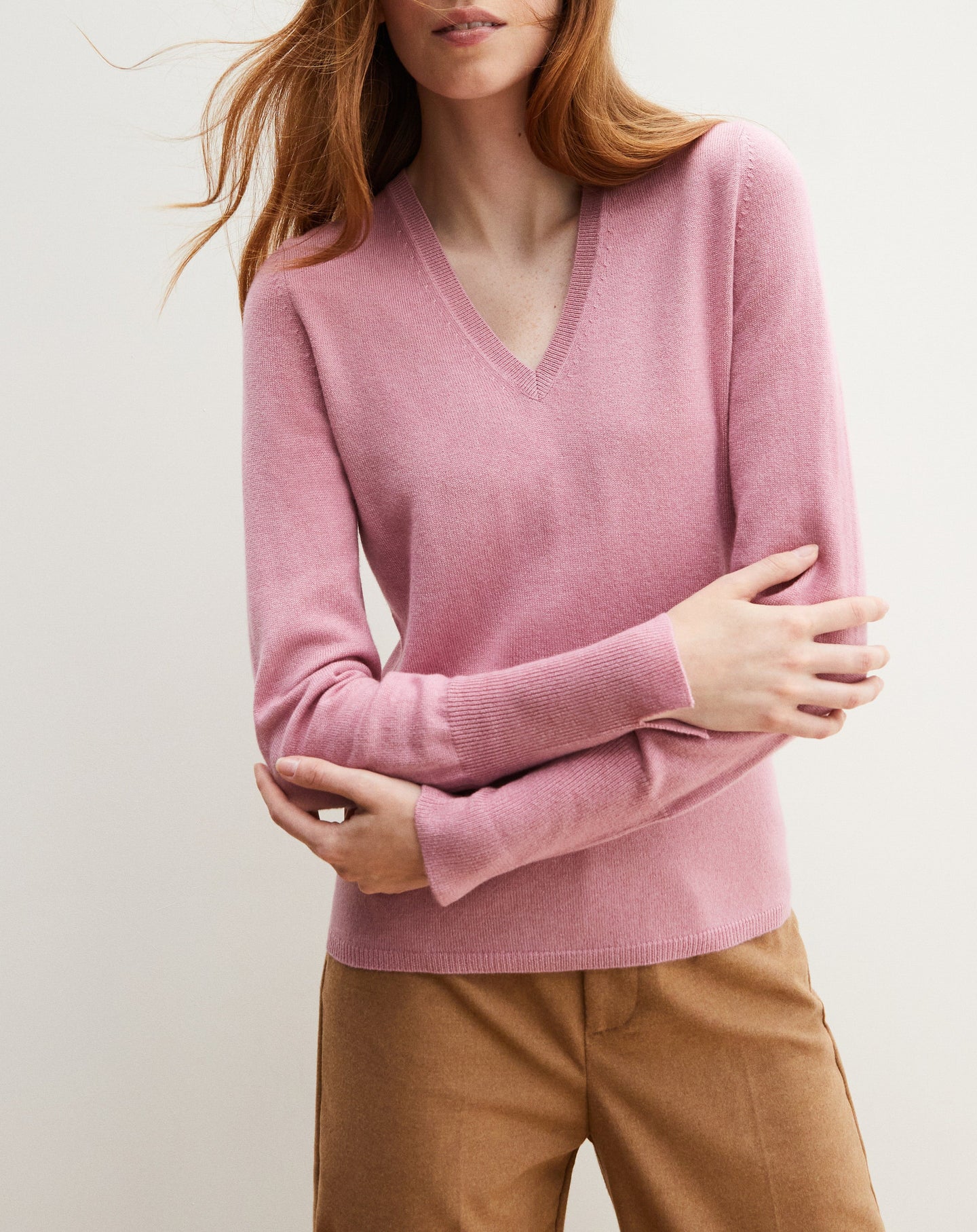 Slim-fit V-neck cashmere and silk slit jumper - Azalée