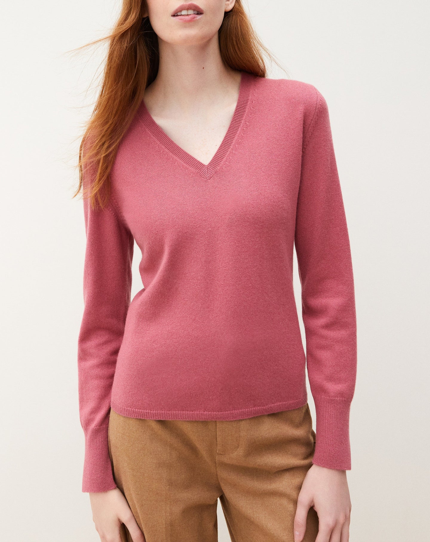 Slim-fit V-neck jumper with cashmere and silk slits - Bois de Rose