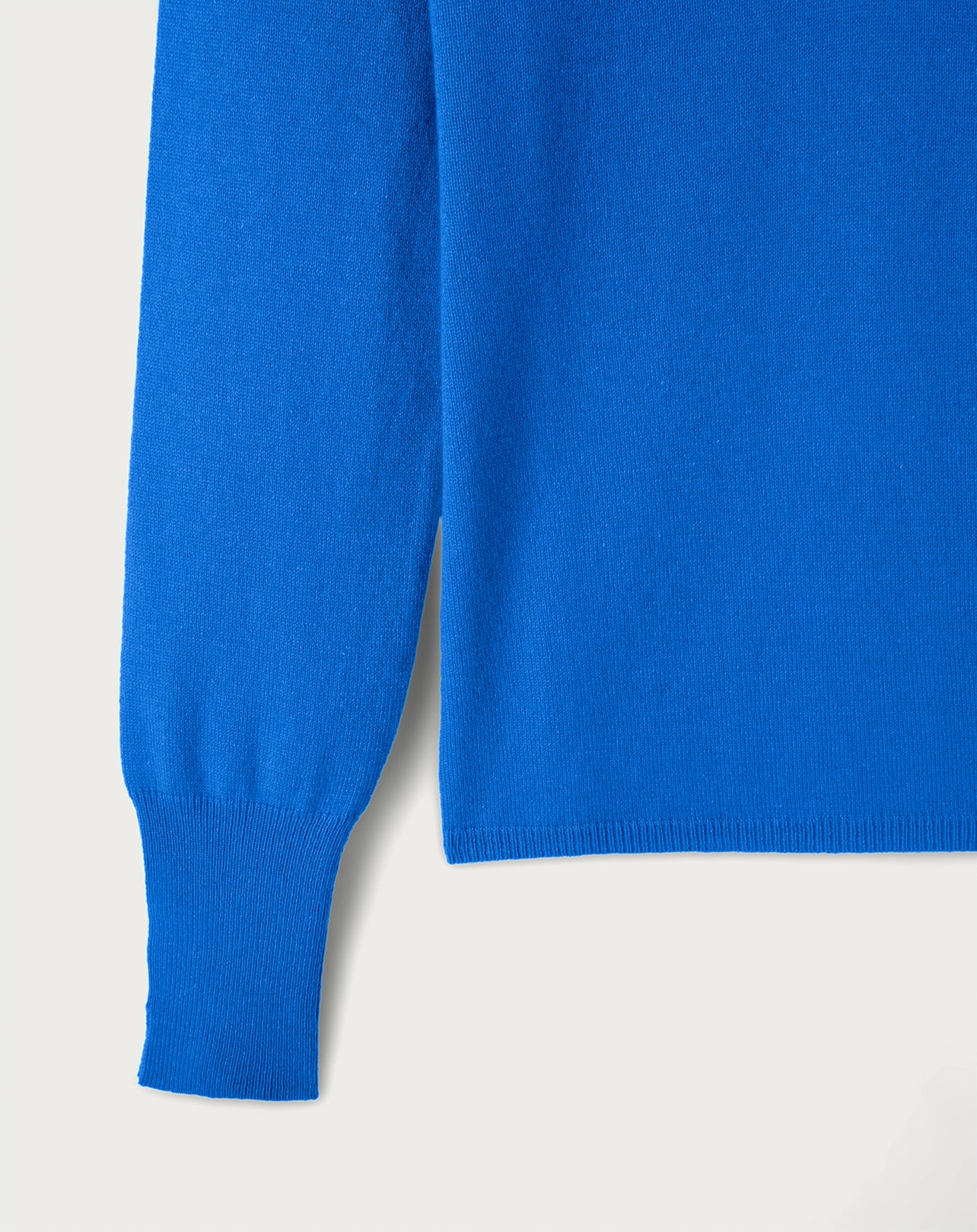 Slim-fit V-neck jumper with cashmere and silk wrist slits - Cobalt