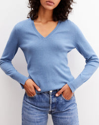 Slim-fit V-neck jumper with cashmere and silk wrist slits - Canyon