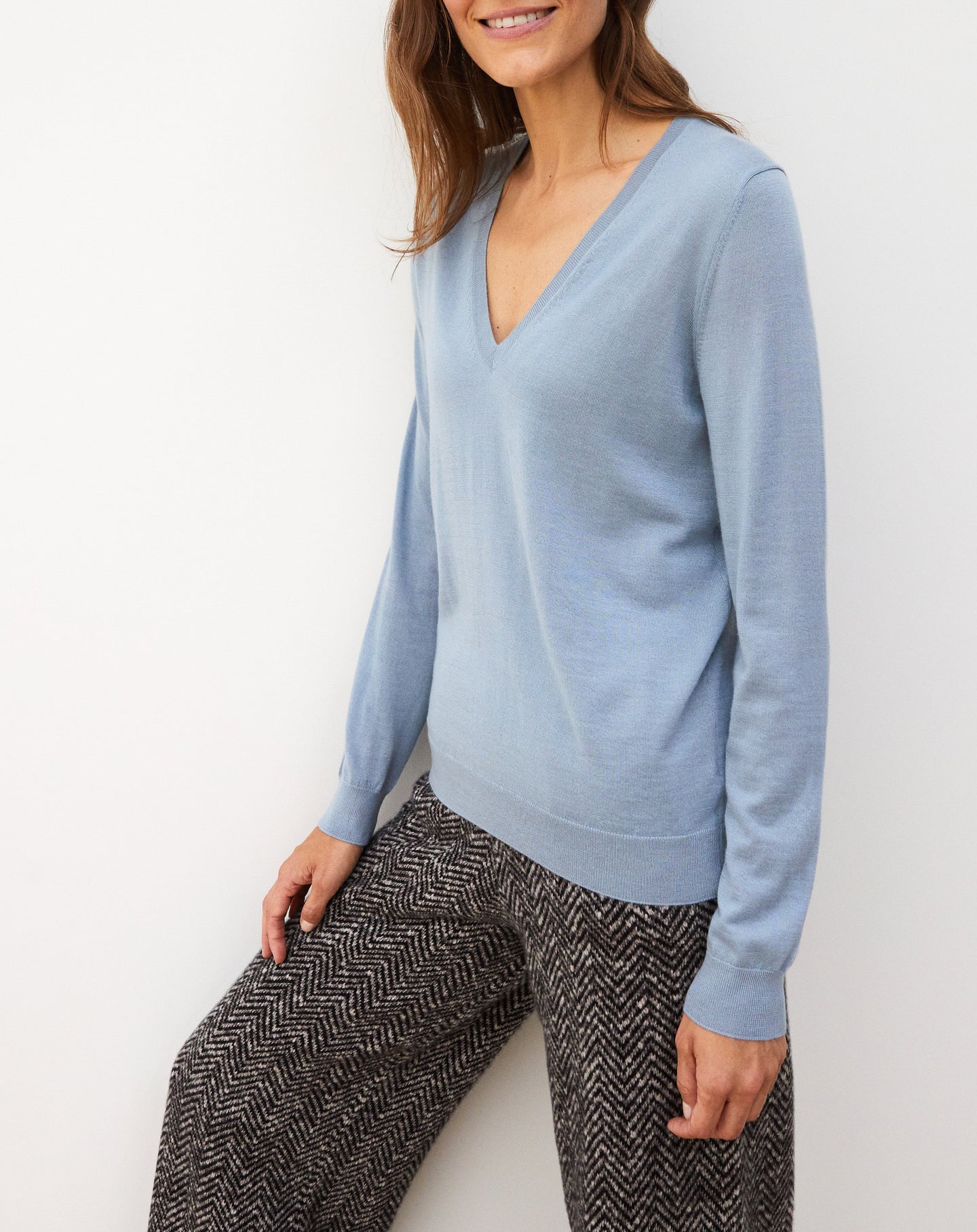 Ultra-fine cashmere V jumper - Cirrus