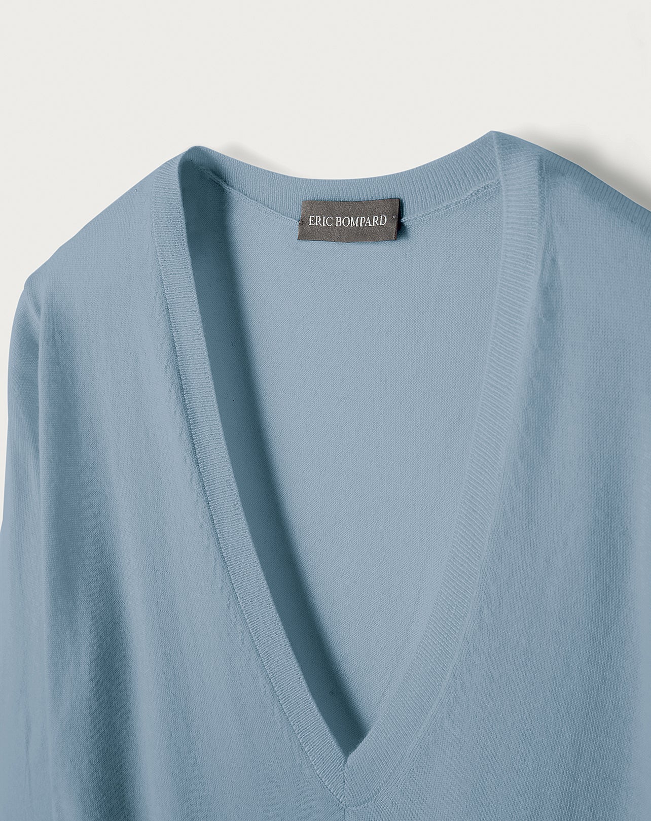 Ultra-fine cashmere V jumper - Cirrus