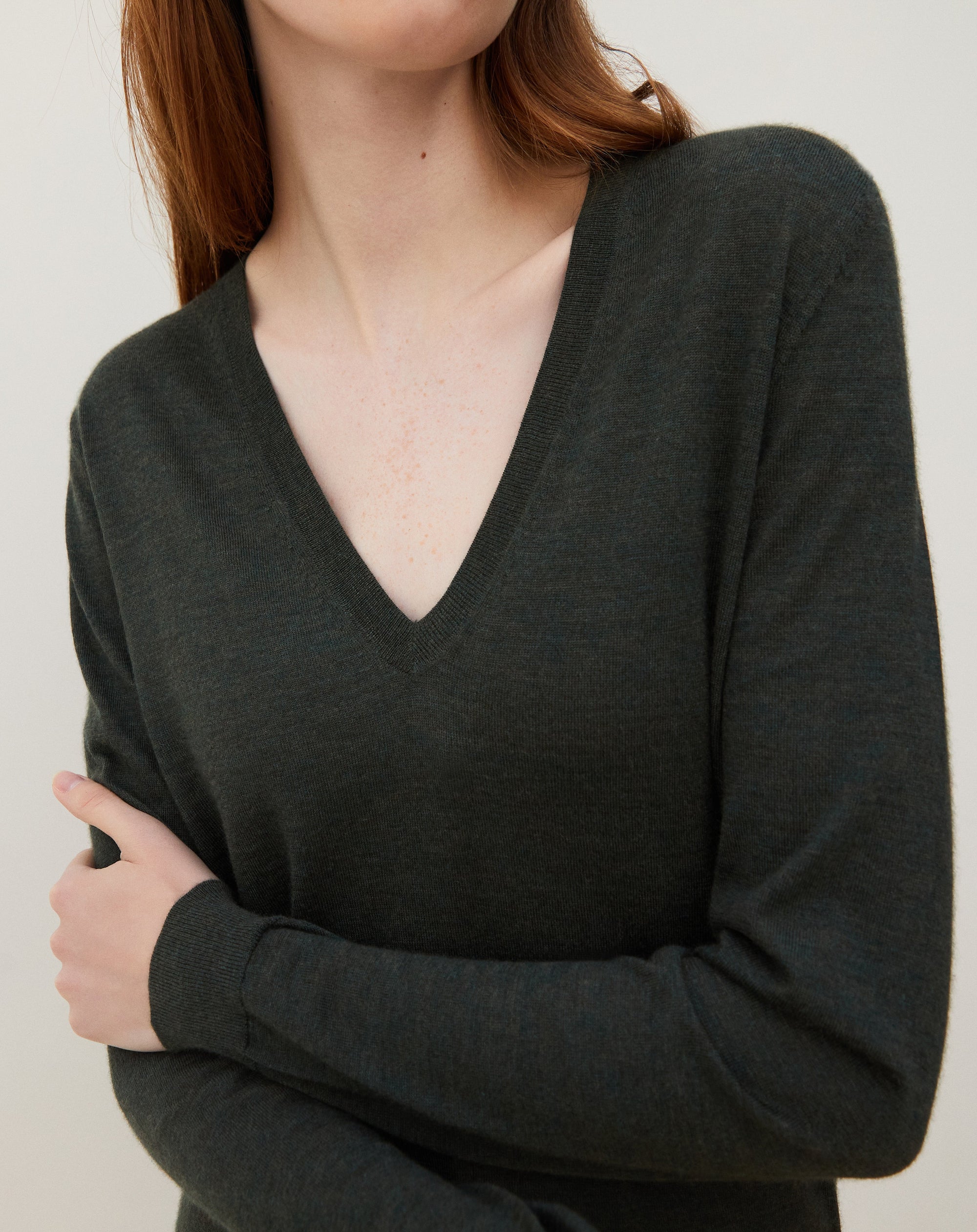 Cashmere plunging V-neck jumper - Hunting