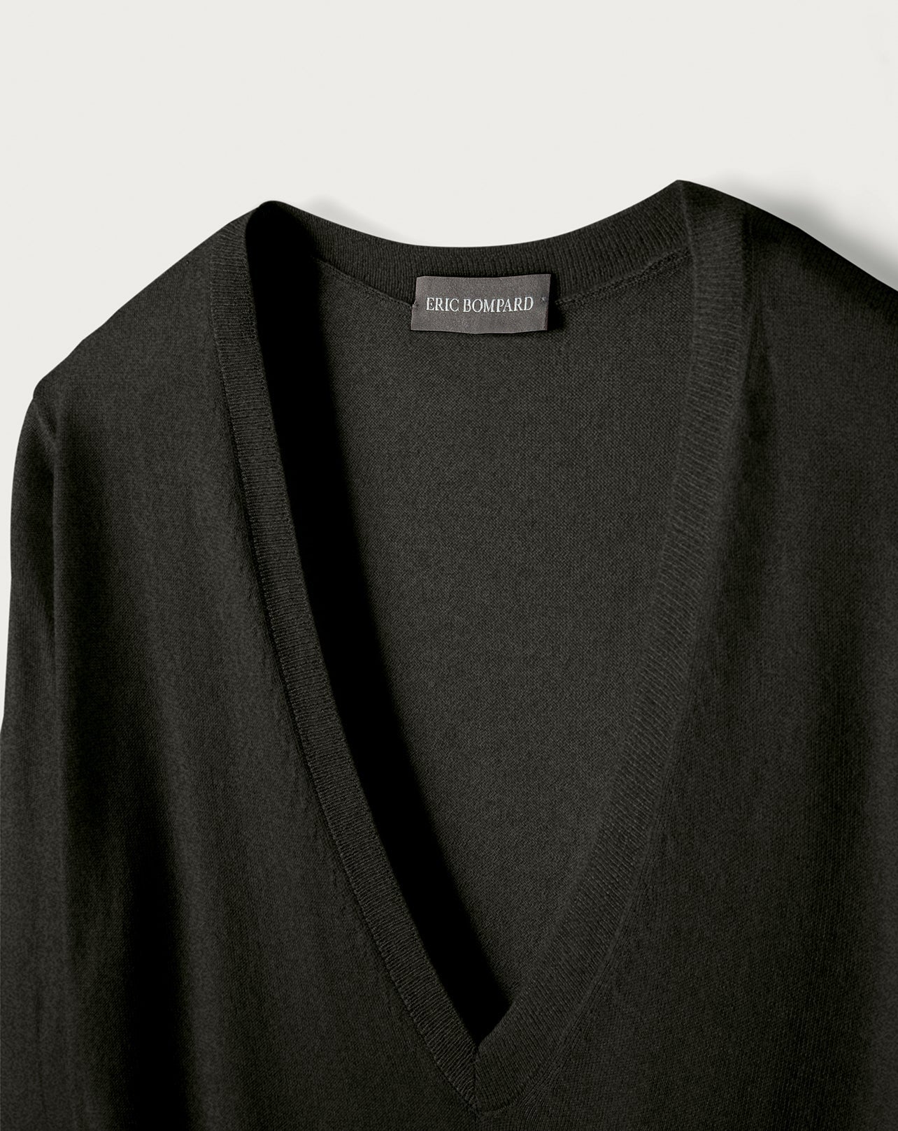 Cashmere plunging V-neck jumper - Hunting