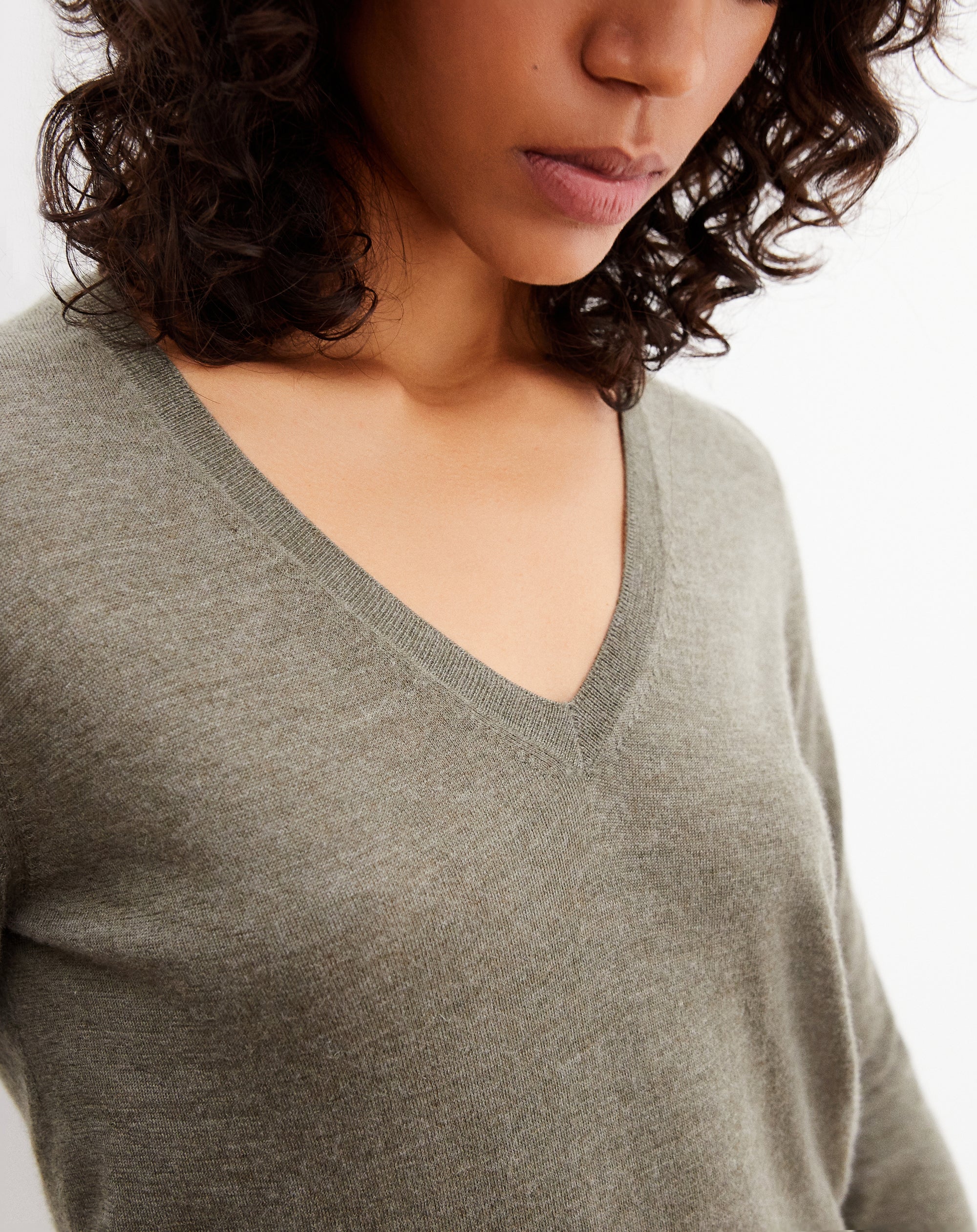 Ultra-fine cashmere V jumper - Khaki