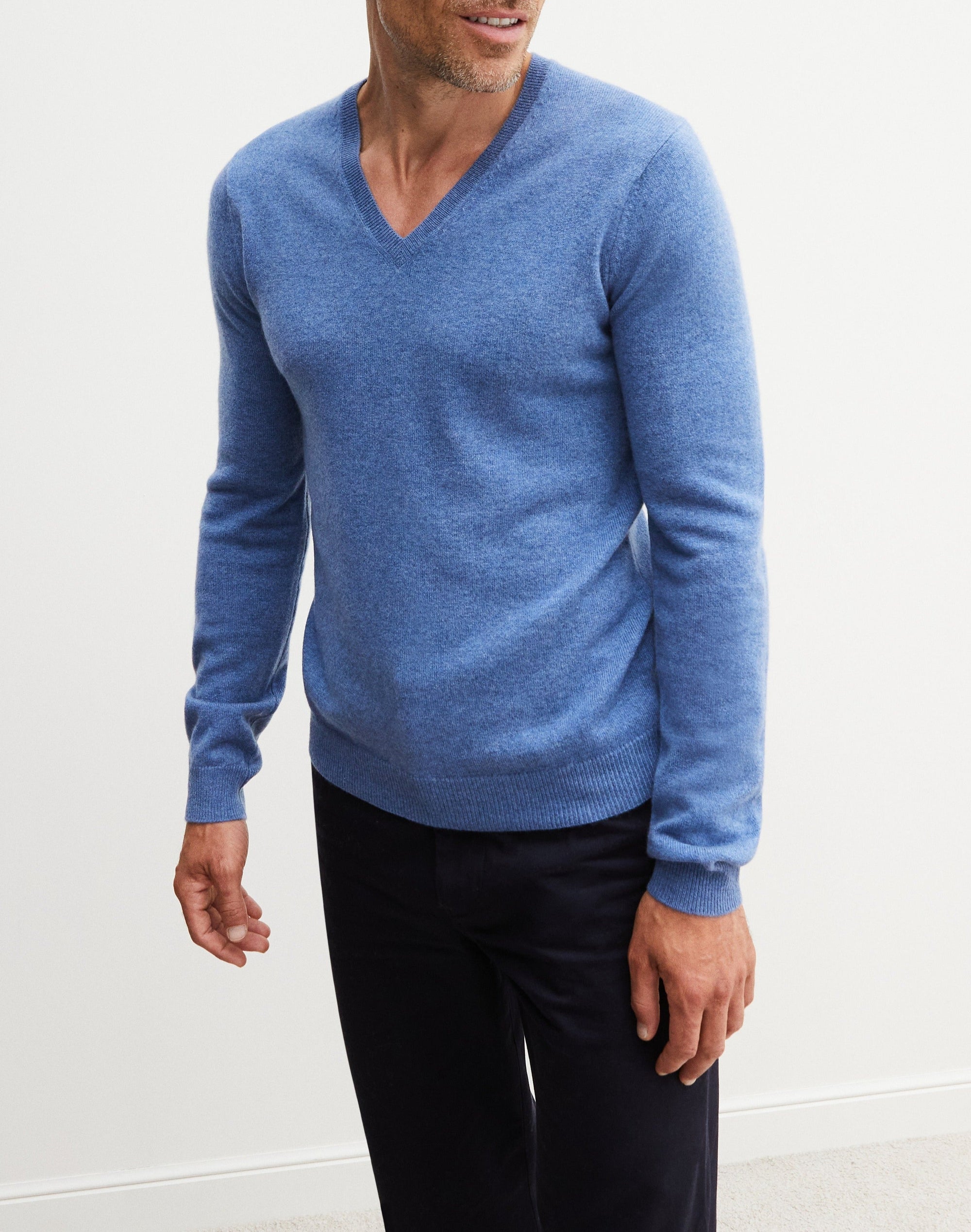 Pull à col V ajusté en cachemire - Bleu Egée