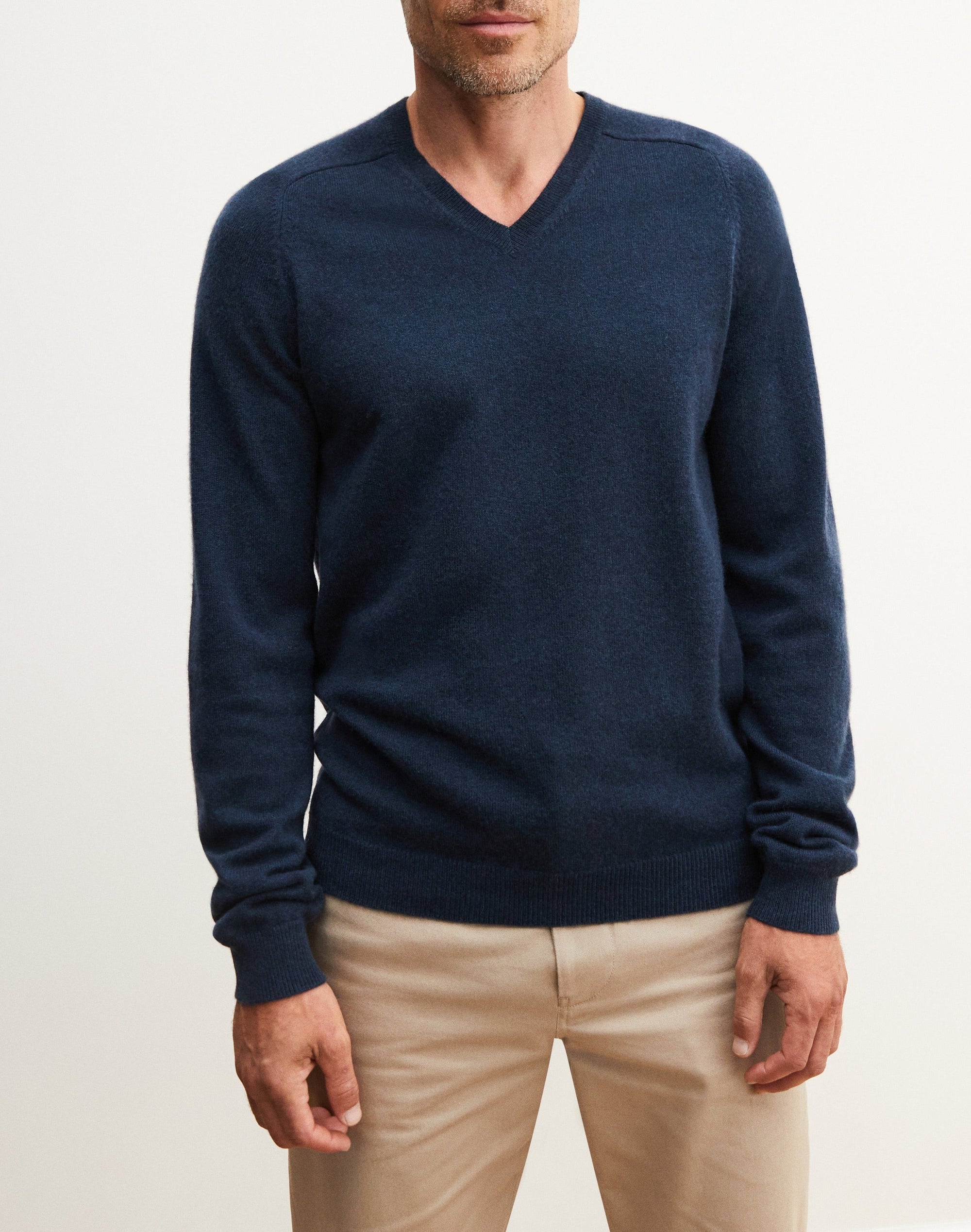 Cashmere hammer neck V-neck jumper - Desert