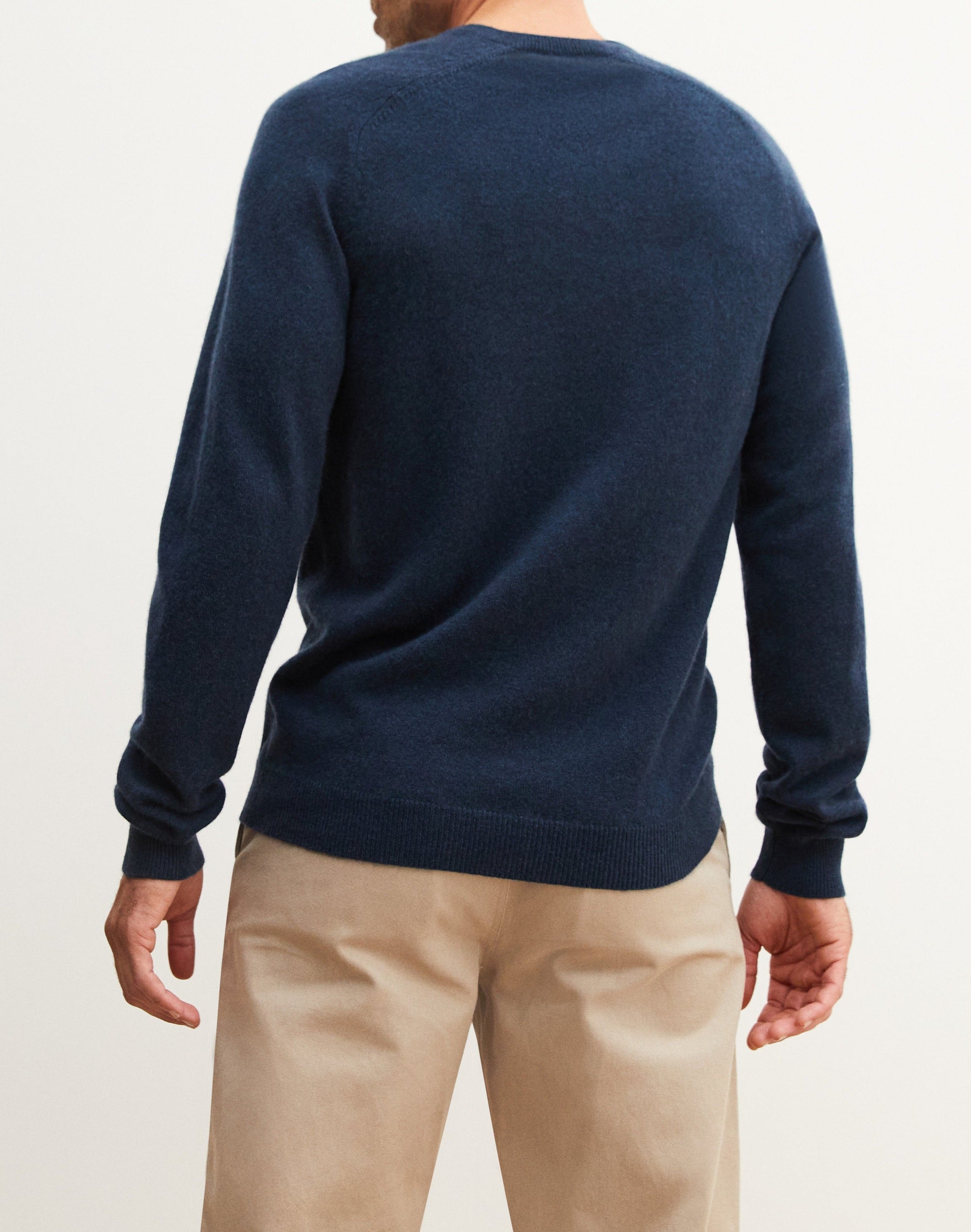 Cashmere hammer neck V-neck jumper - Plumage Blue