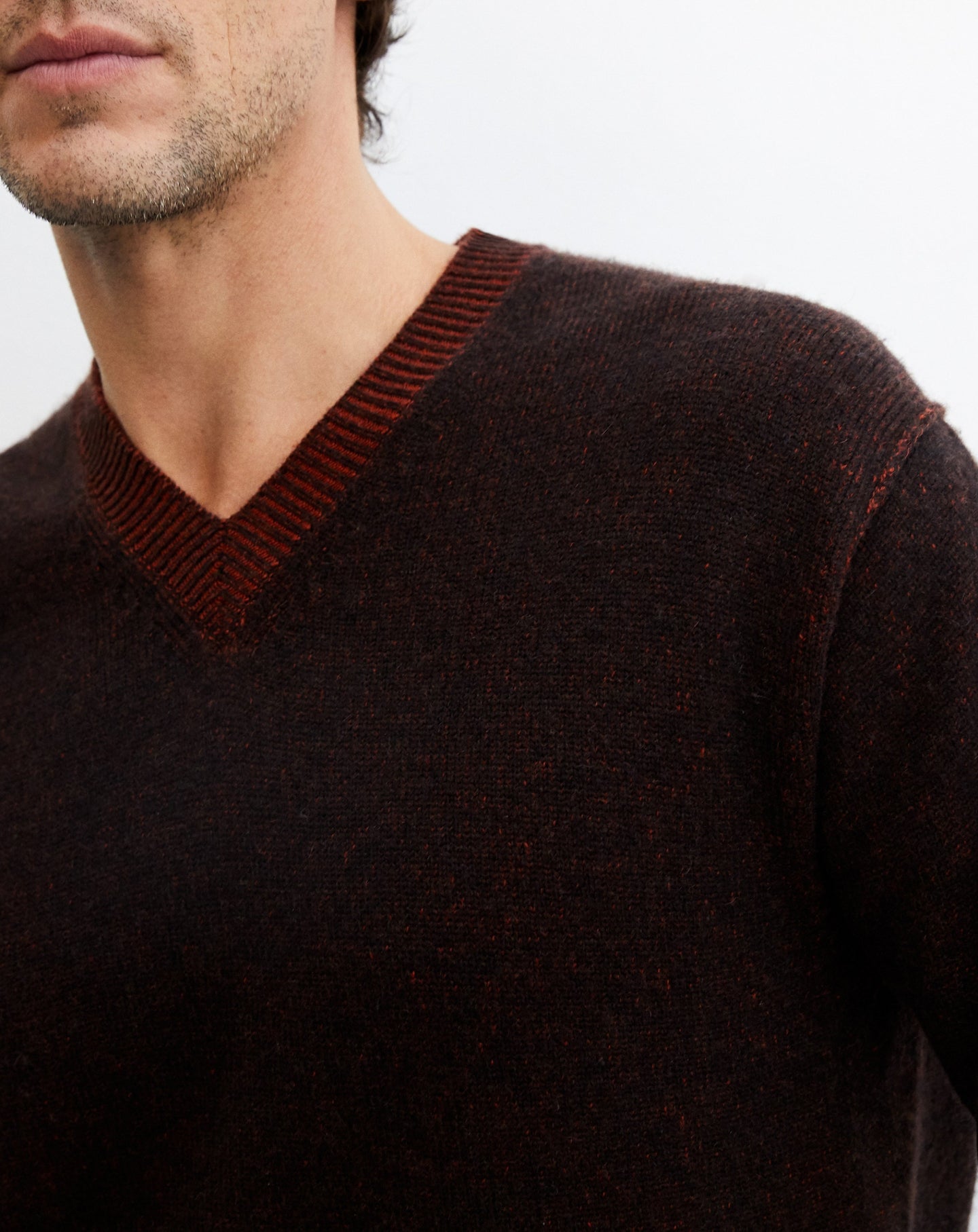 Two-tone Vanise V jumper in yak wool and cashmere - Ebène & Everbay