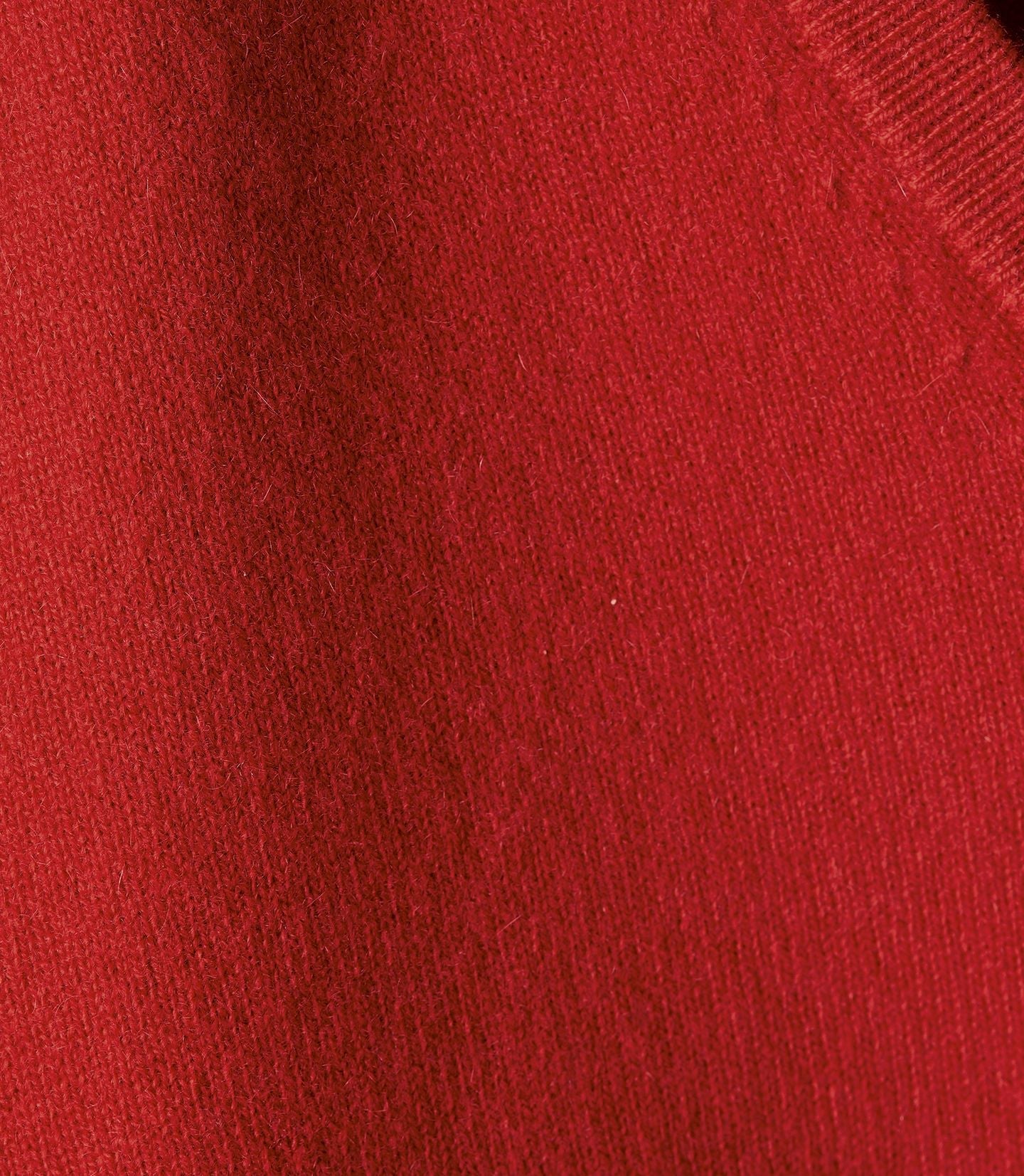 Classic cashmere V-neck jumper - Ruby