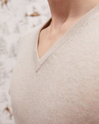 Classic cashmere V-neck jumper - Ruby