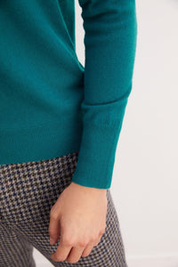 Classic cashmere V-neck jumper - Yucca