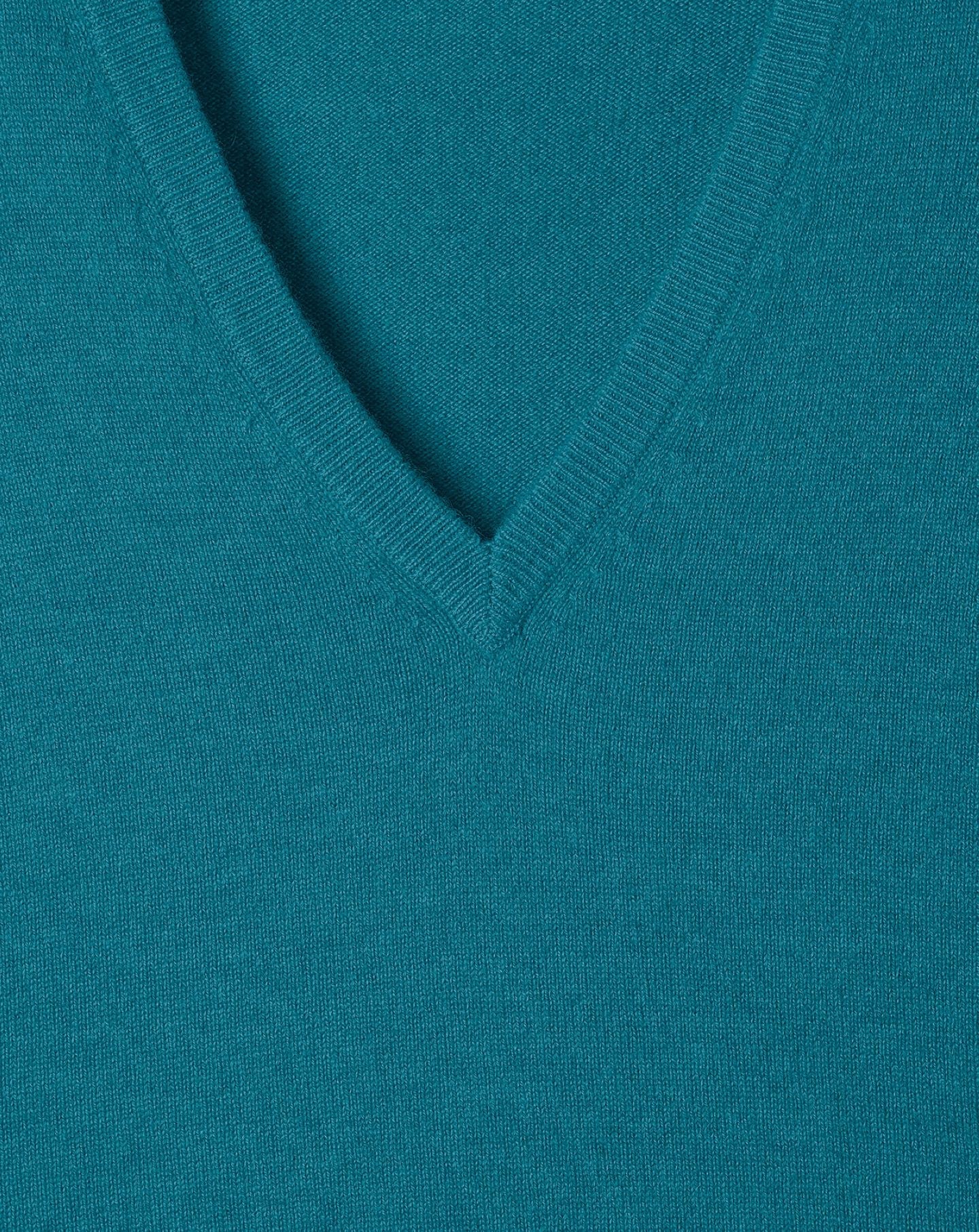Classic cashmere V-neck jumper - Yucca