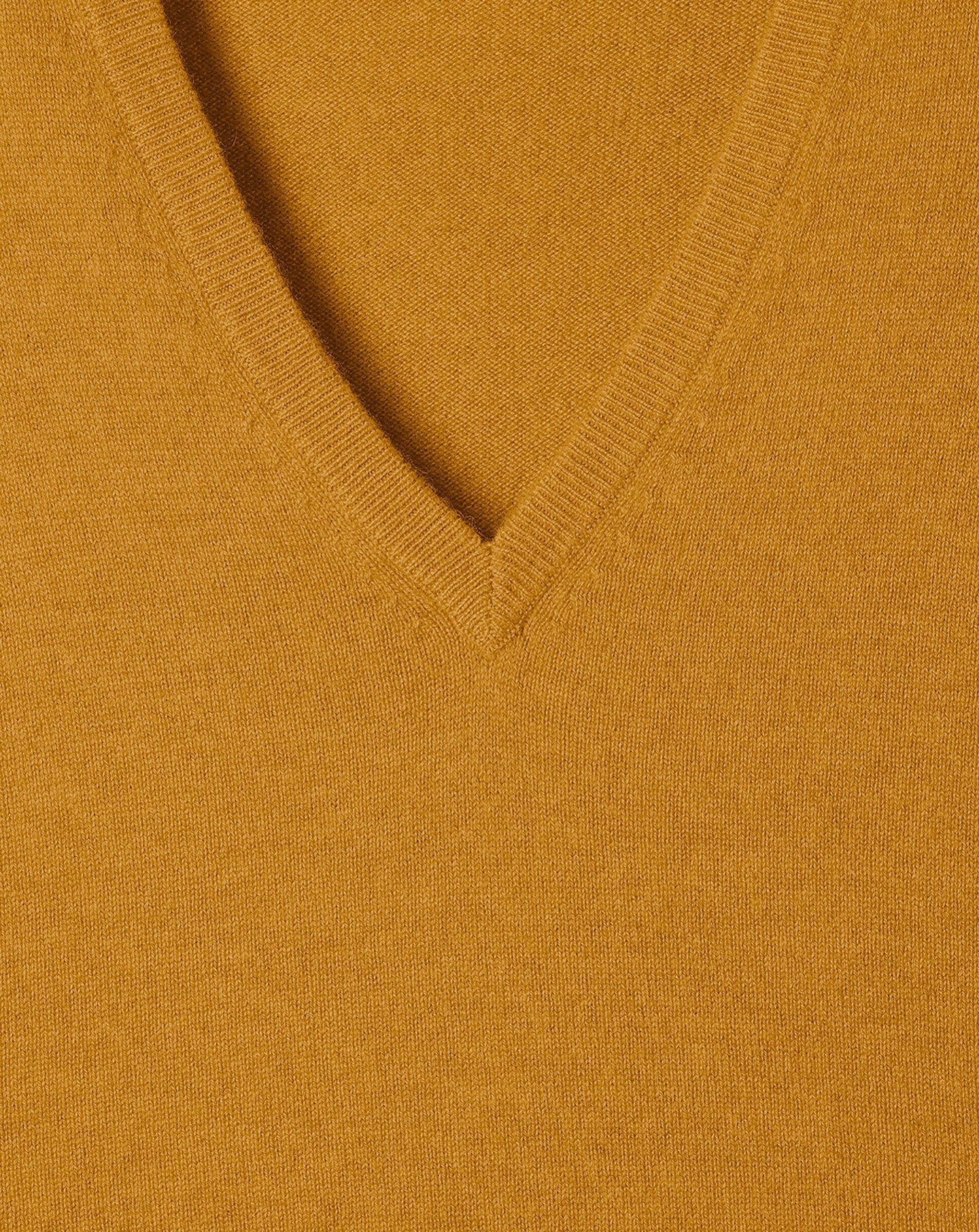 Classic cashmere V-neck jumper - Brassica