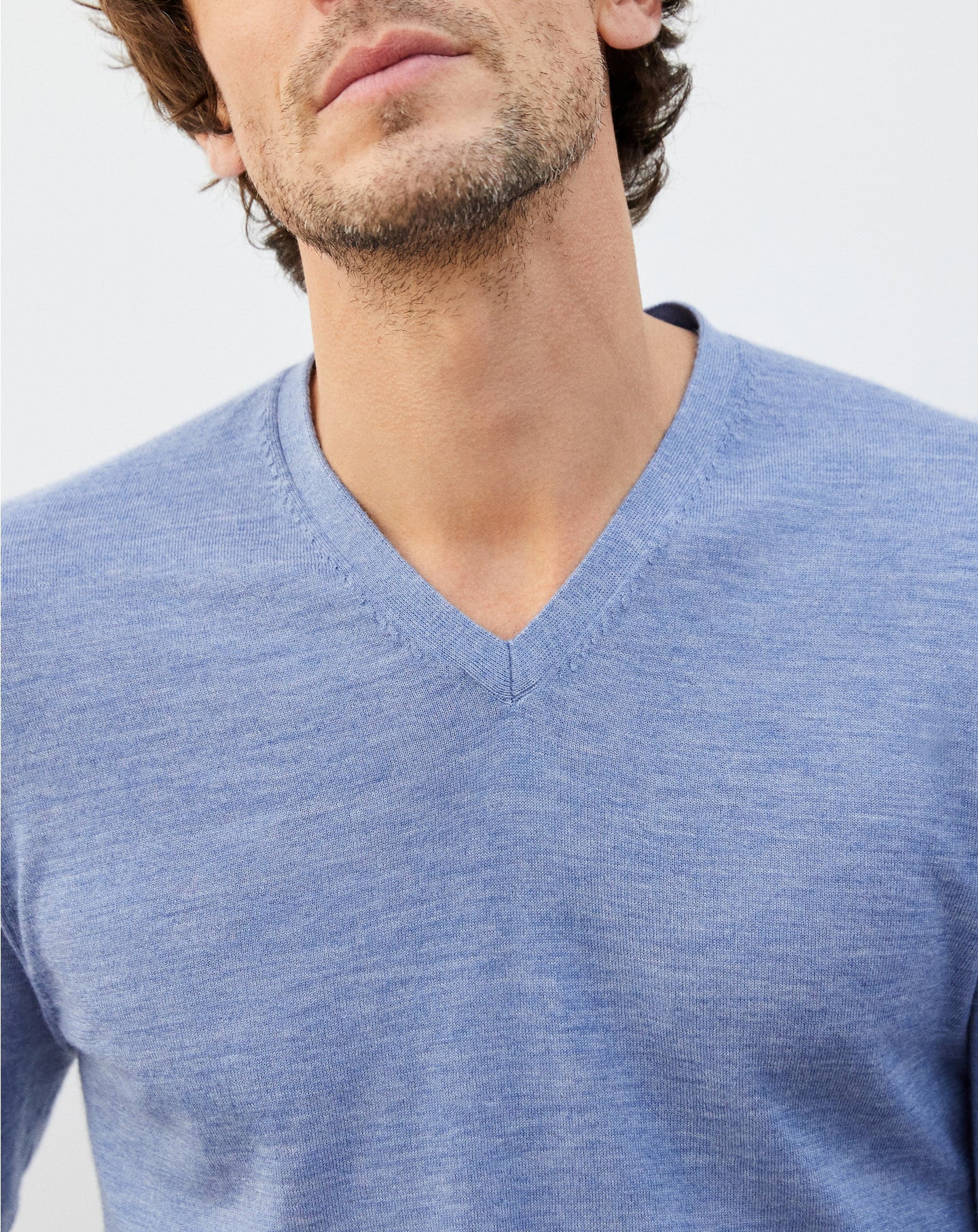 Ultra-fine cashmere V-neck jumper - Vert d'Eau