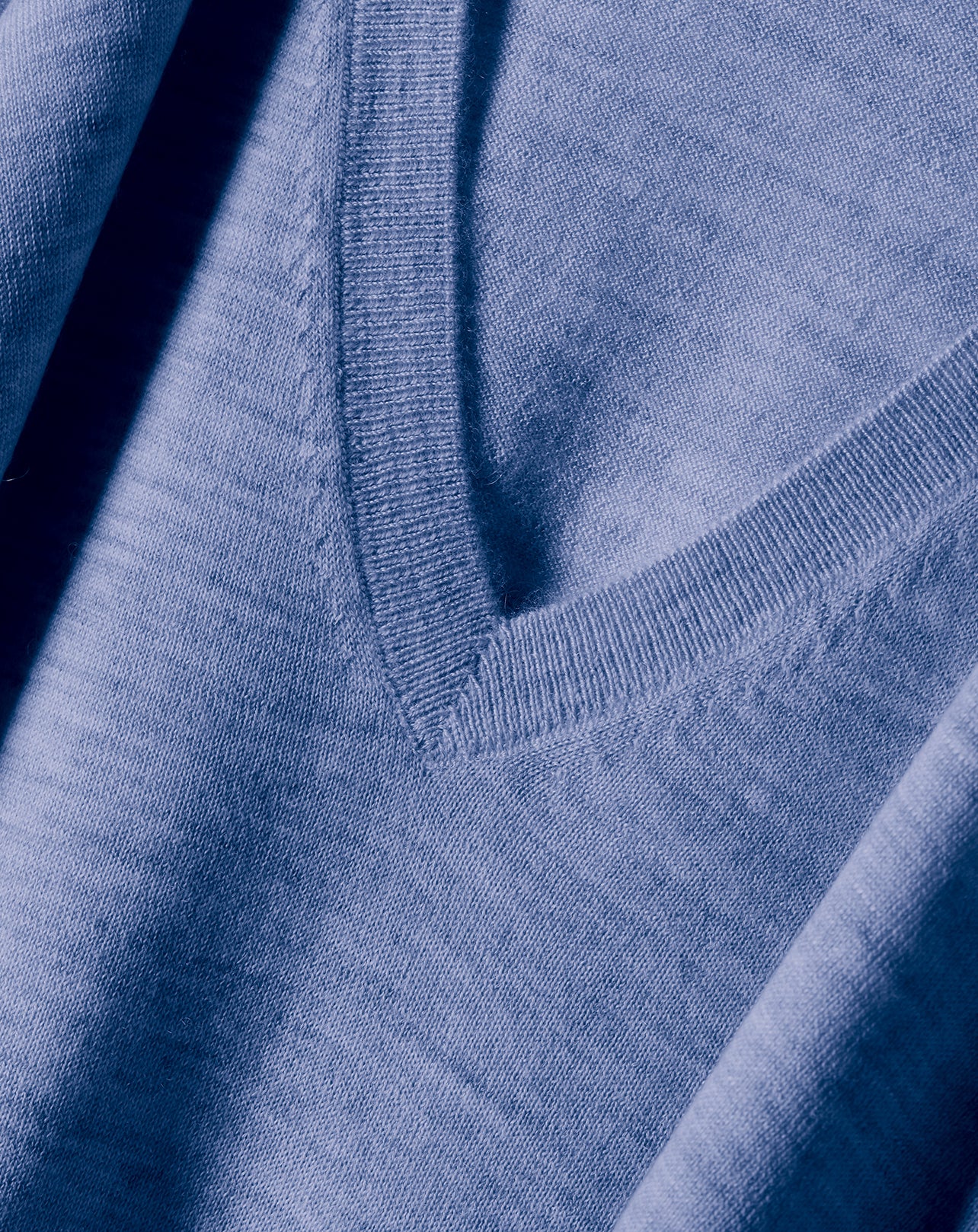 Pull V ultrafin en cachemire - Denim