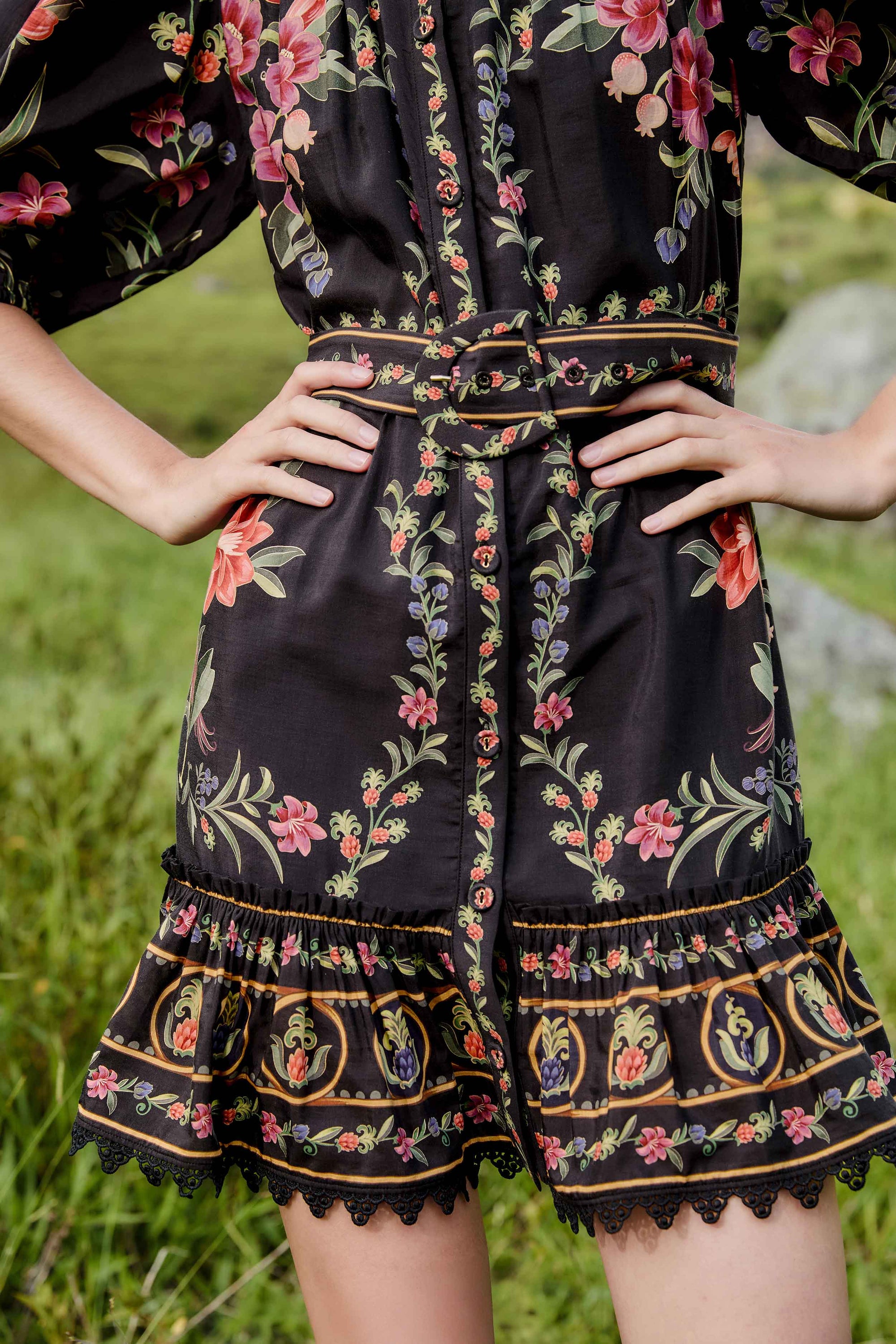 NEW_Belle Garden Black Robes courtes - Belle Garden Black