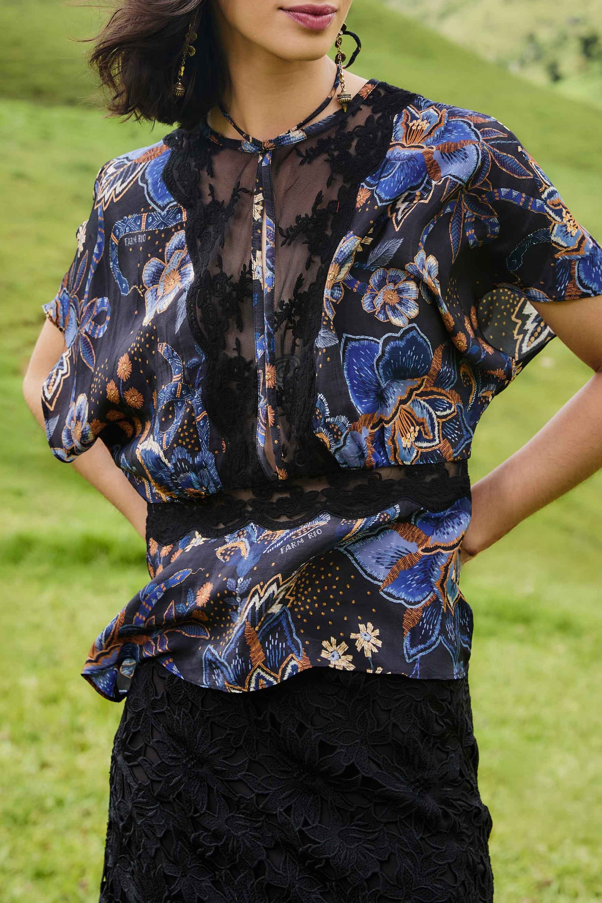 Snakes Bouquet Blouse - Black