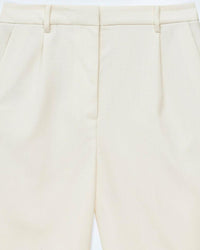 Pleated Bermuda shorts - Ecru