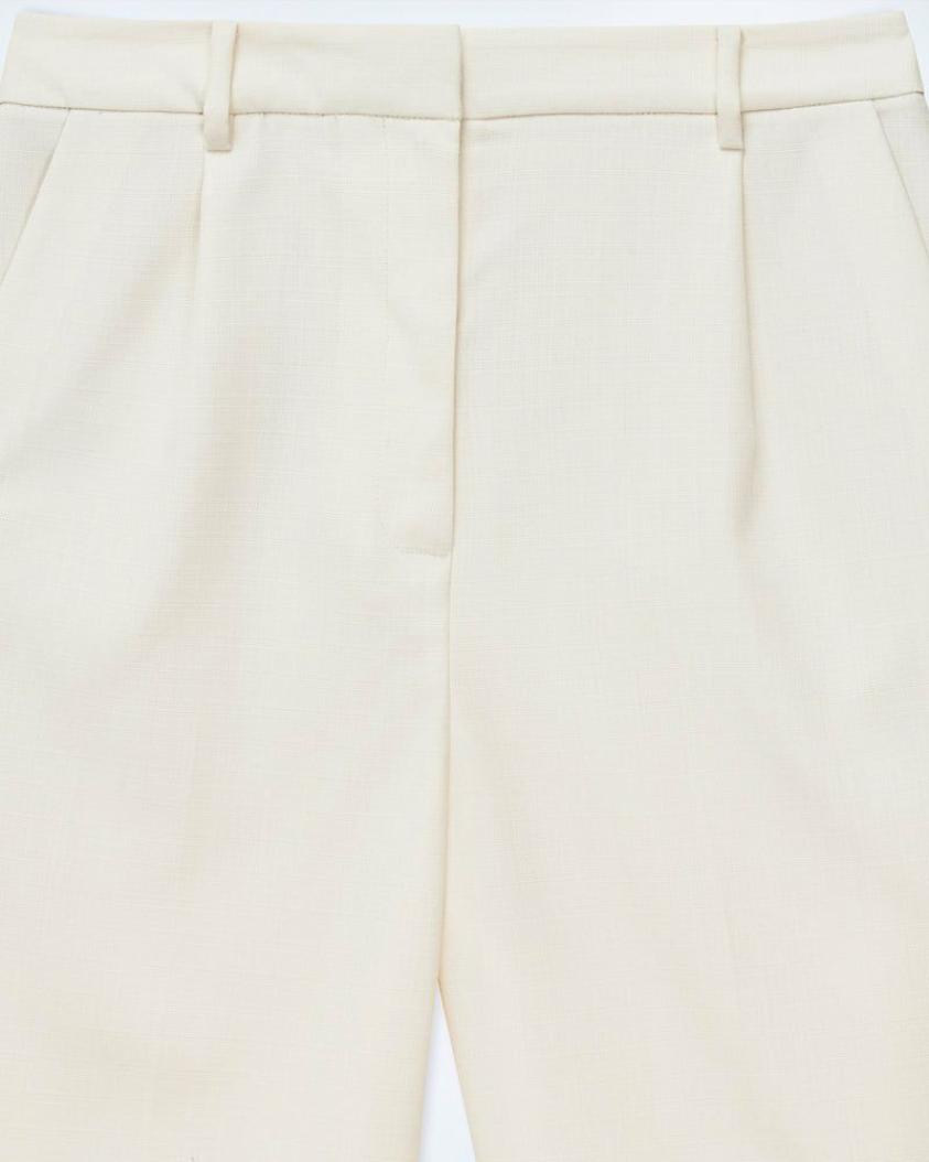 Pleated Bermuda shorts - Ecru