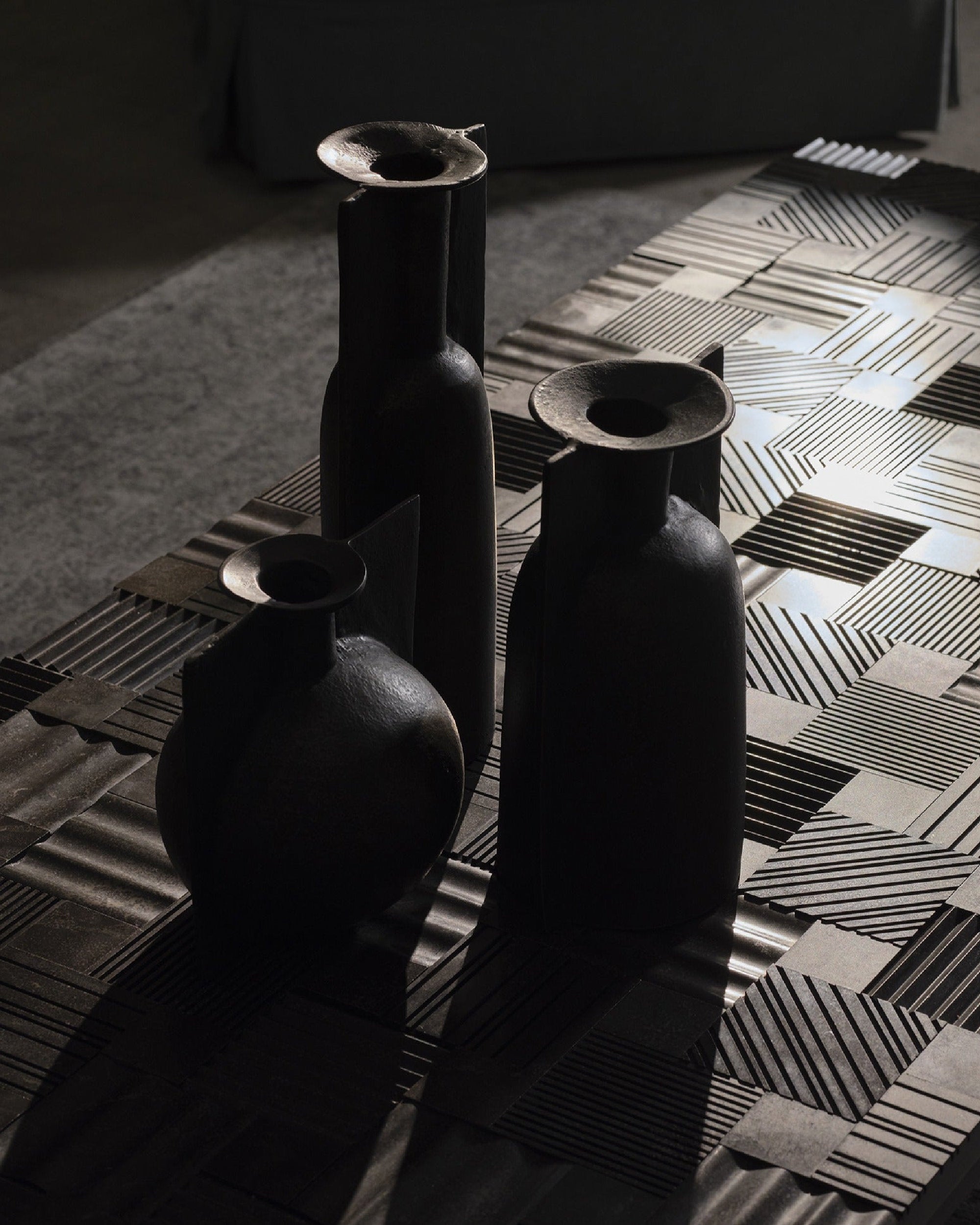 Vase Mono L en métal - Black