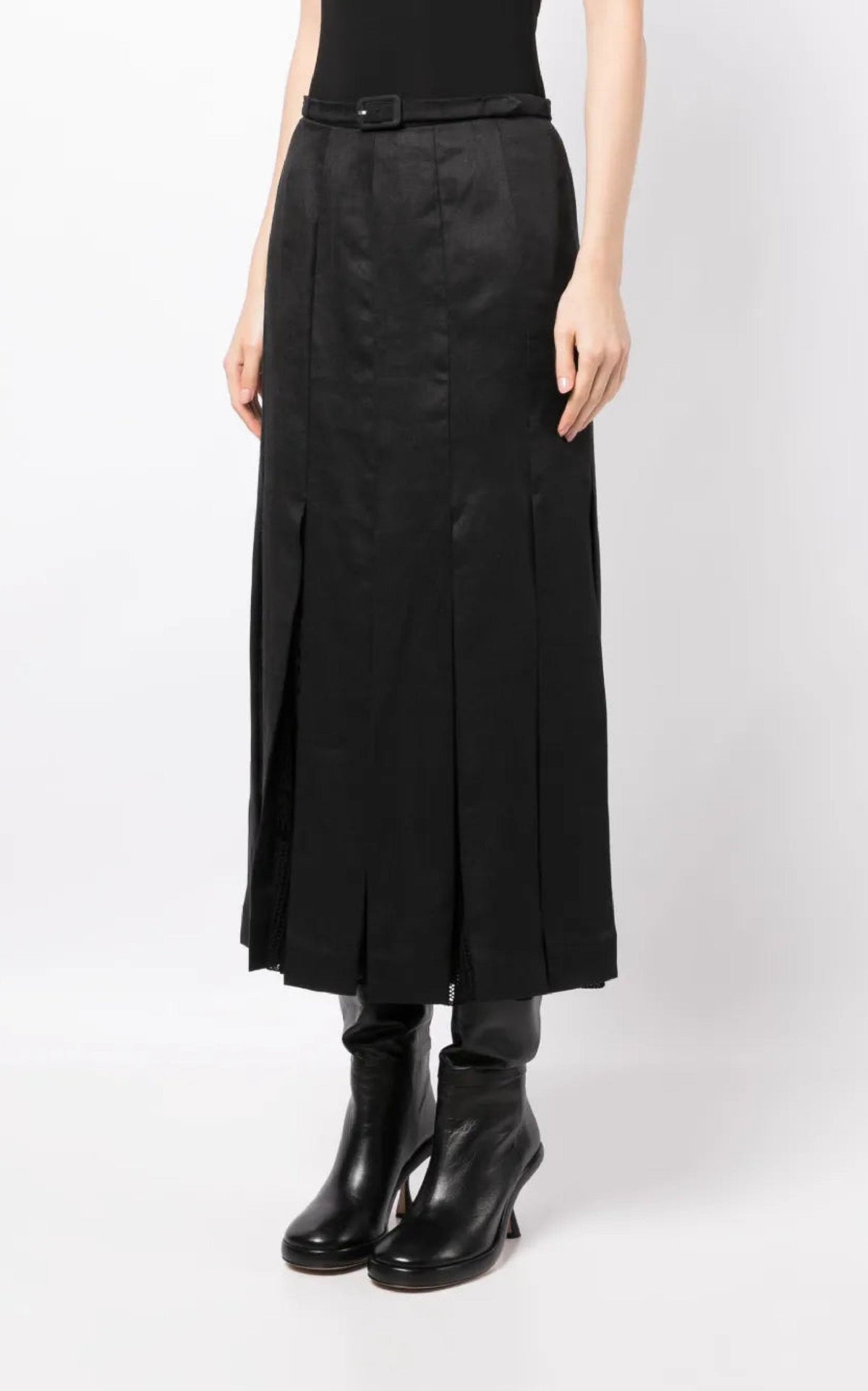 Edith Pleated Skirt en noir textured lin sub