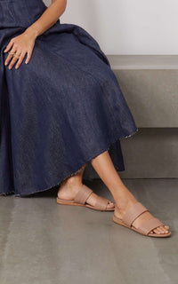 Lora Sandal en camel foncé lamb cuir