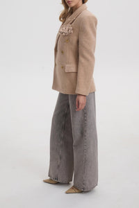 Blazer tailleur à broche florale - Beige