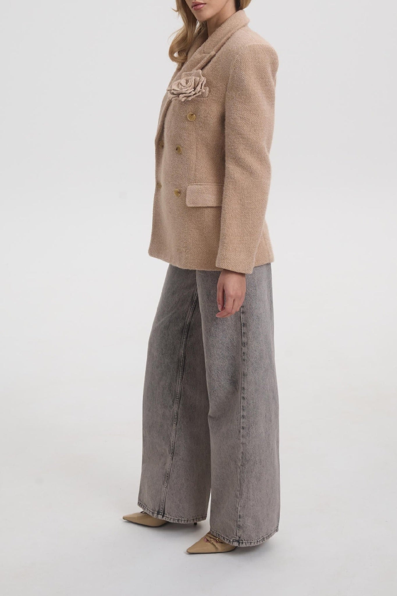 Blazer tailleur à broche florale - Beige