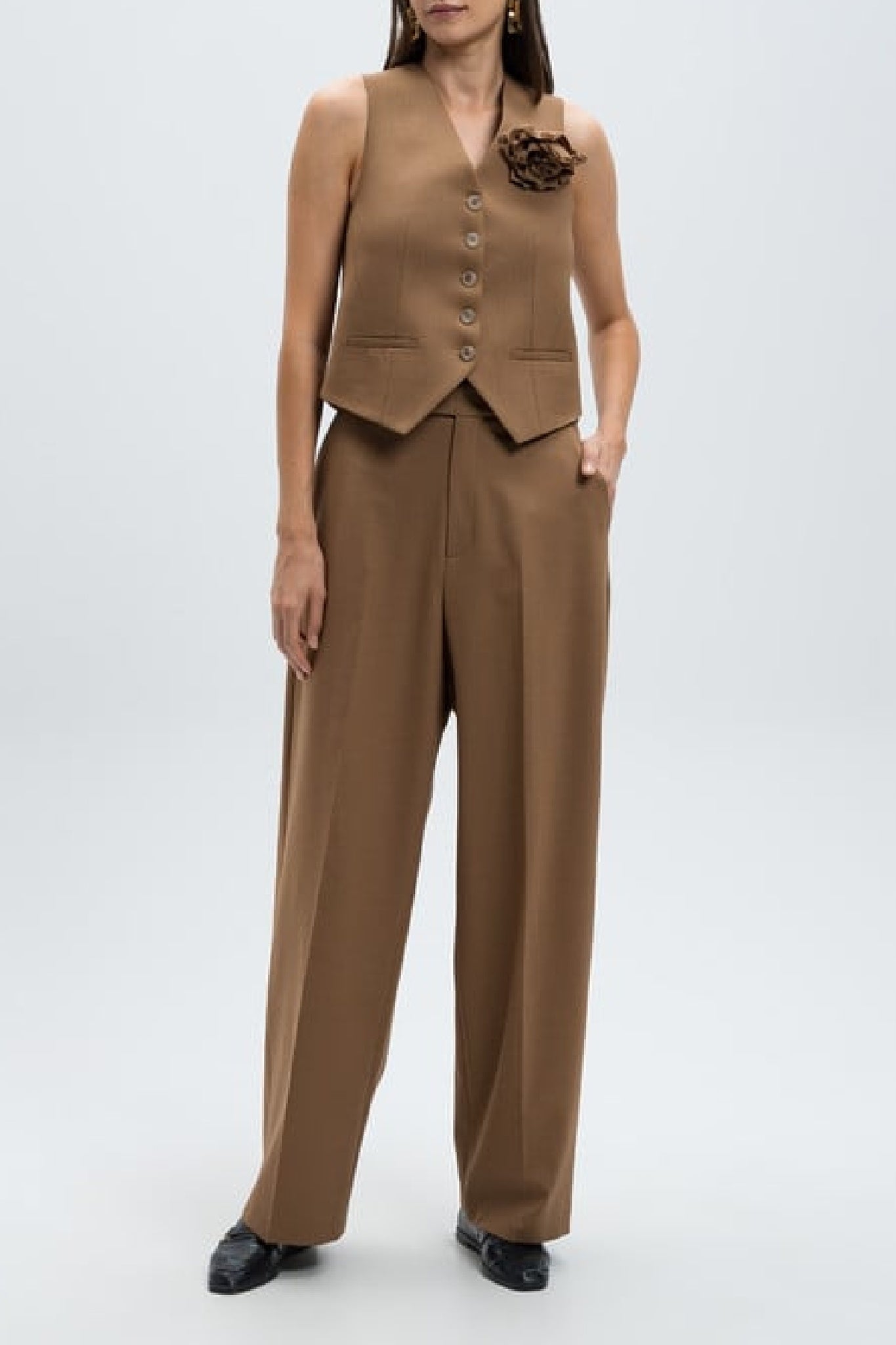 Gilet à fleur appliquée en laine - Camel