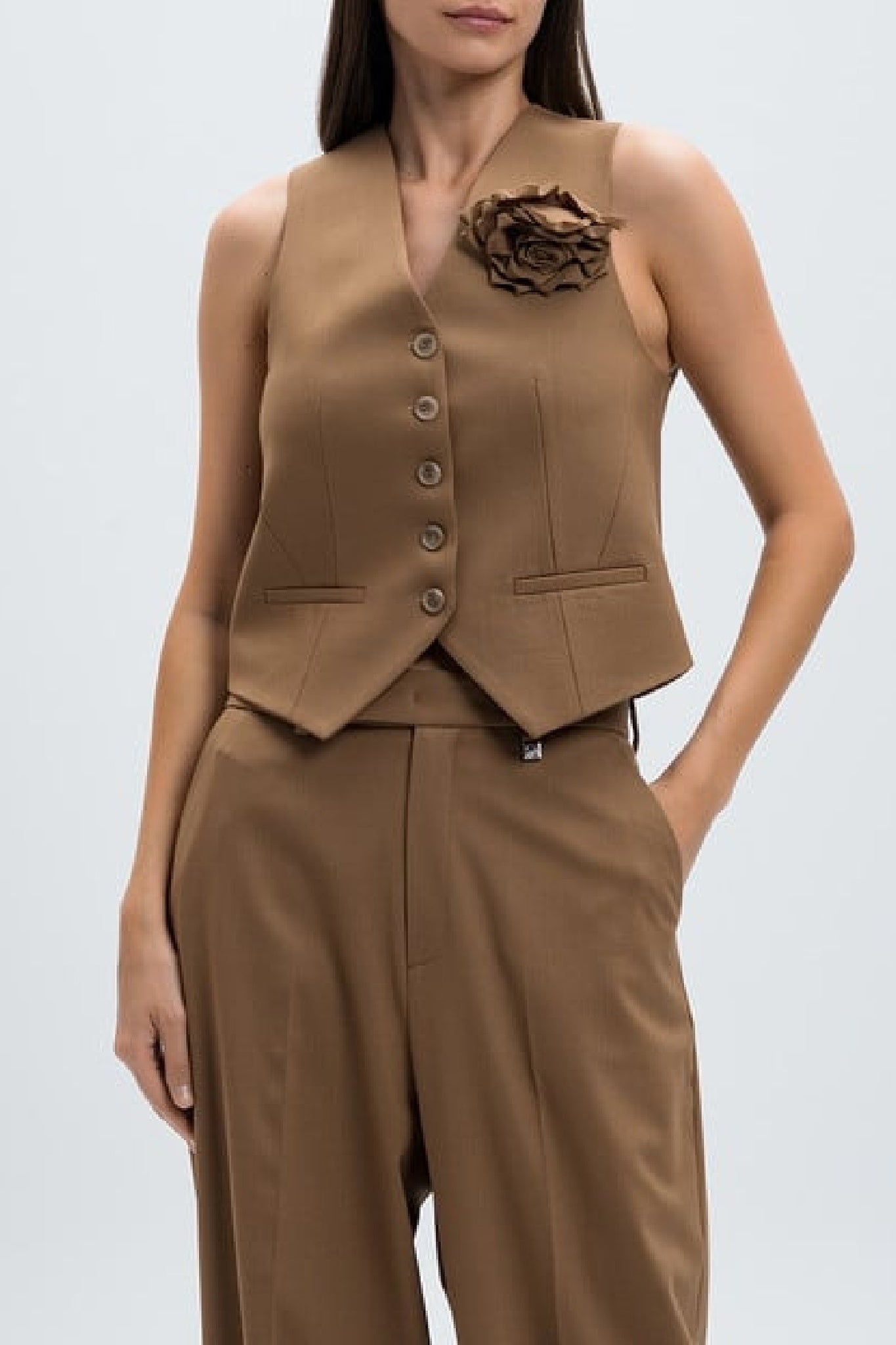 Gilet à fleur appliquée en laine - Camel