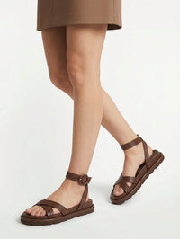 LIANNE FLAT
