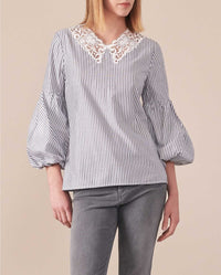 Blouse Lilas en dentelle à manches ballons - Black & White