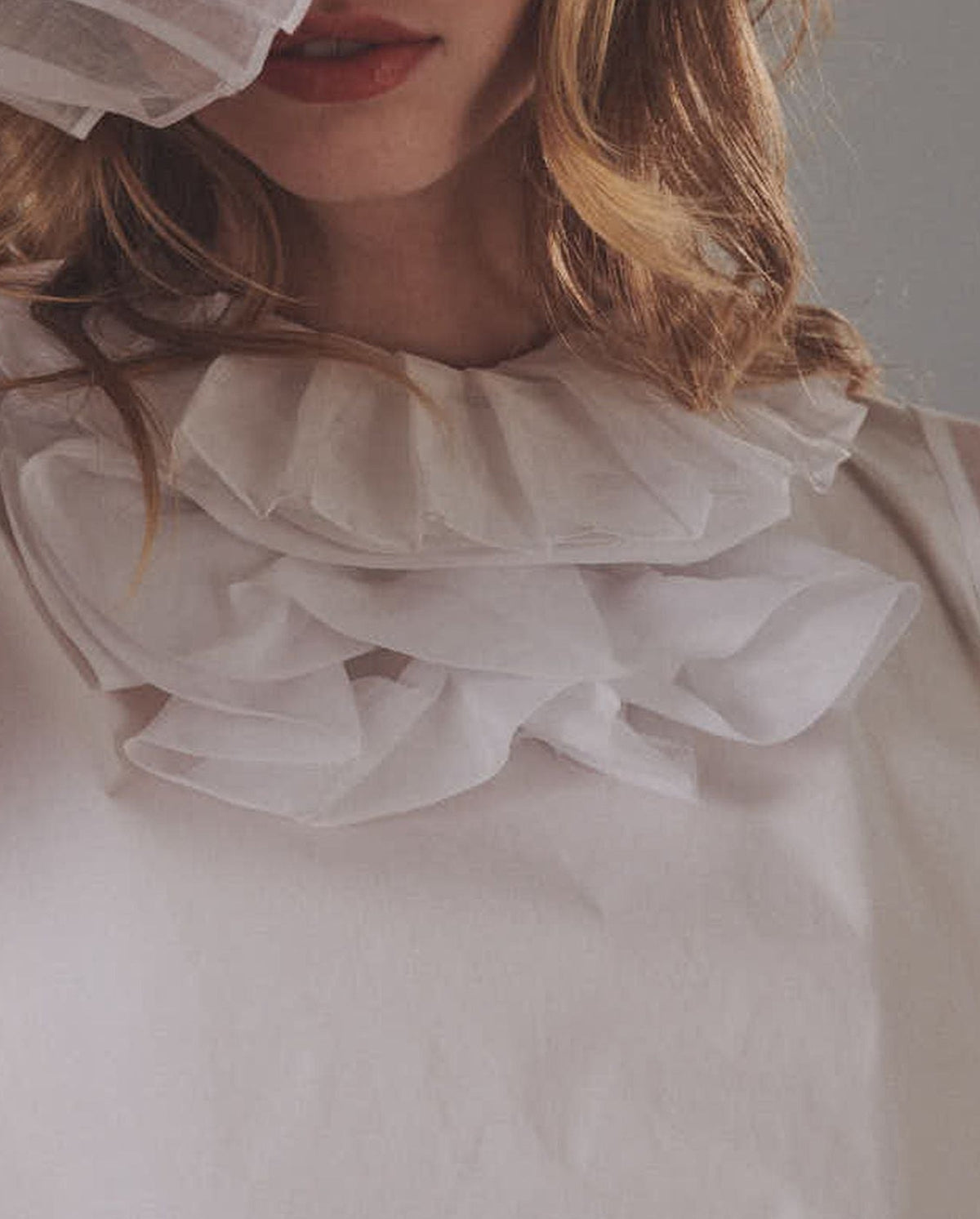 Blouse Lucine à détails sur le col - White