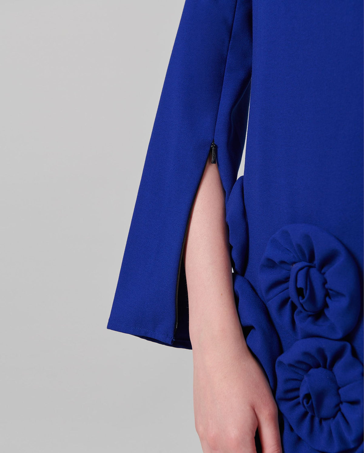 Robe Lavonna avec fleurs tricotées - Ultrablue