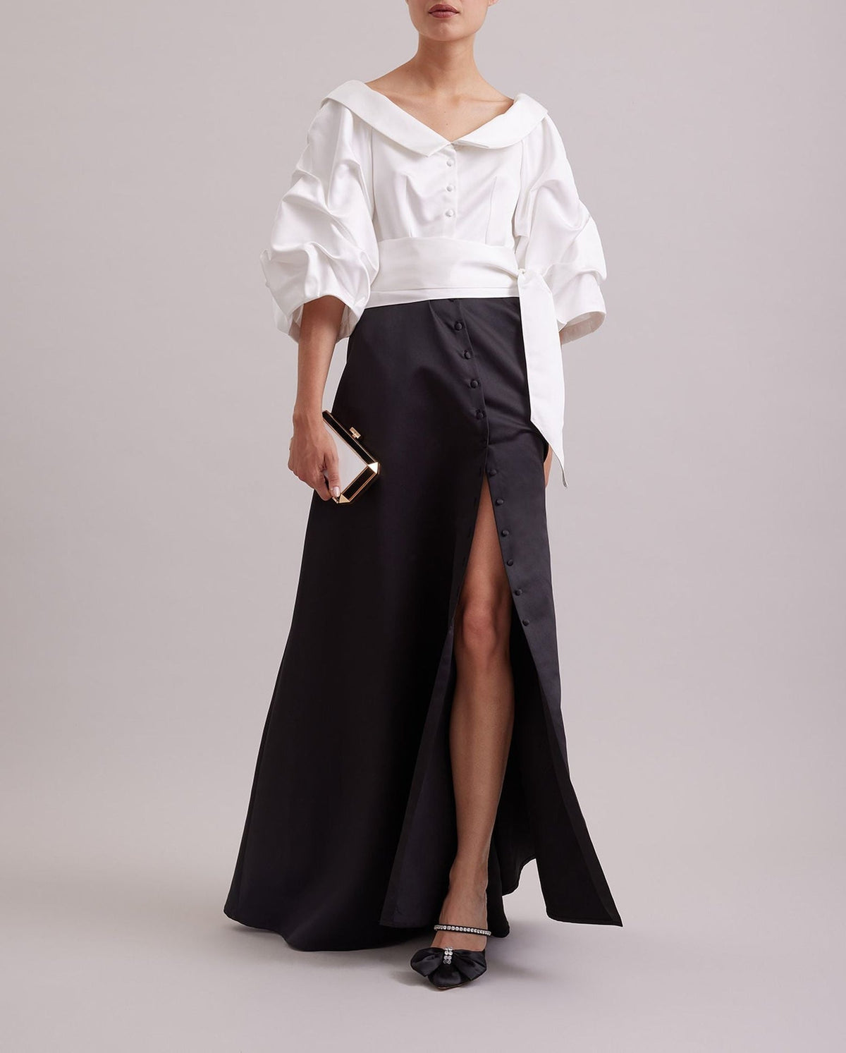 Robe Drama - Black & White