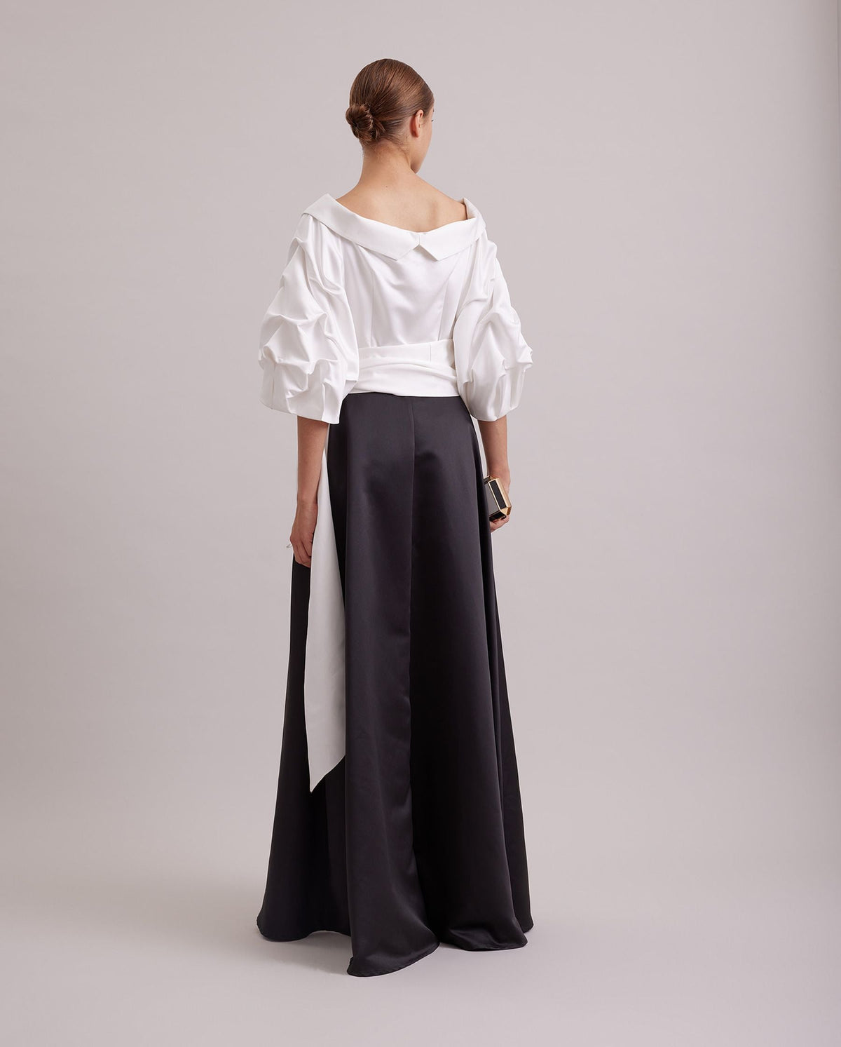 Robe Drama - Black & White