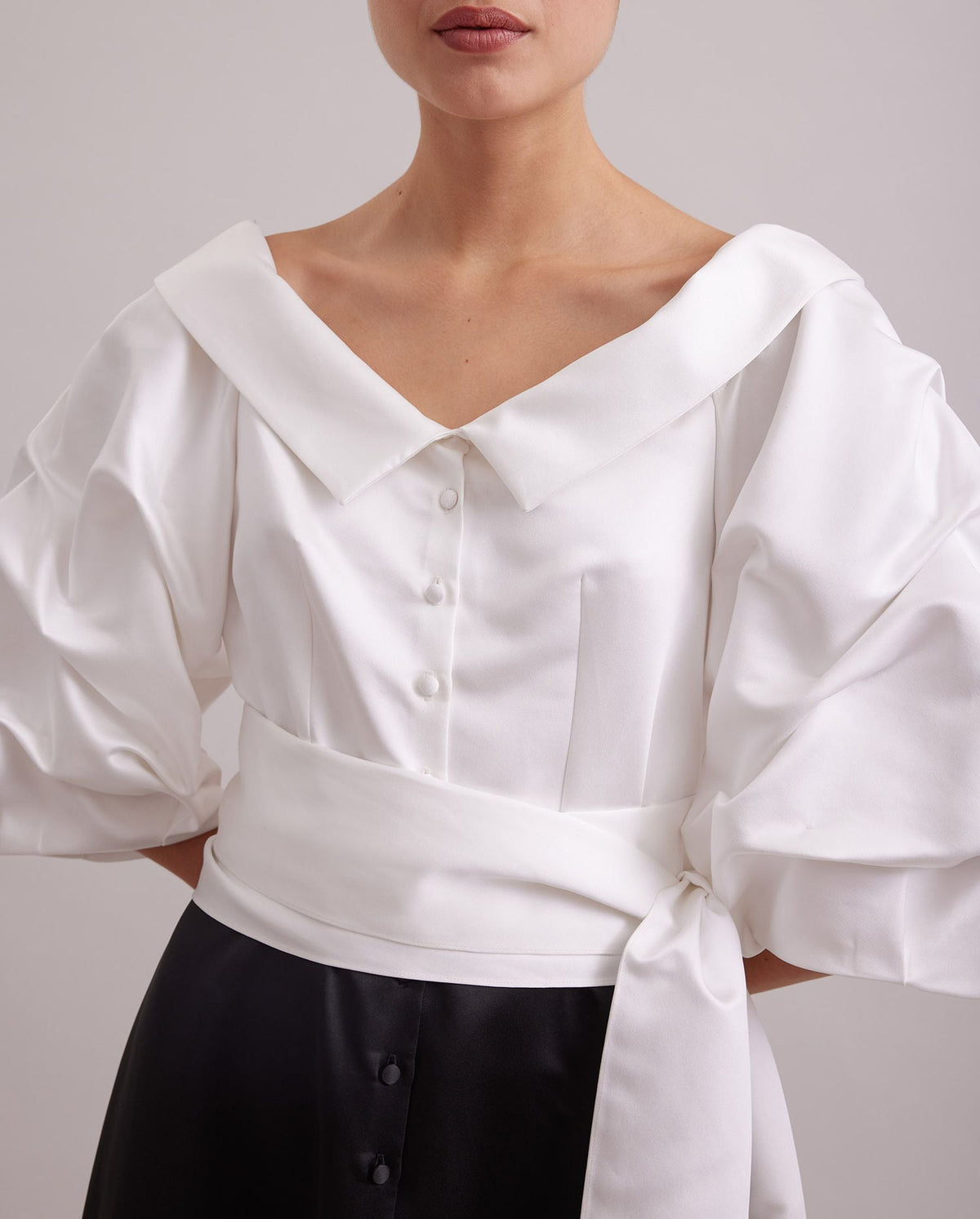 Robe Drama - Black & White